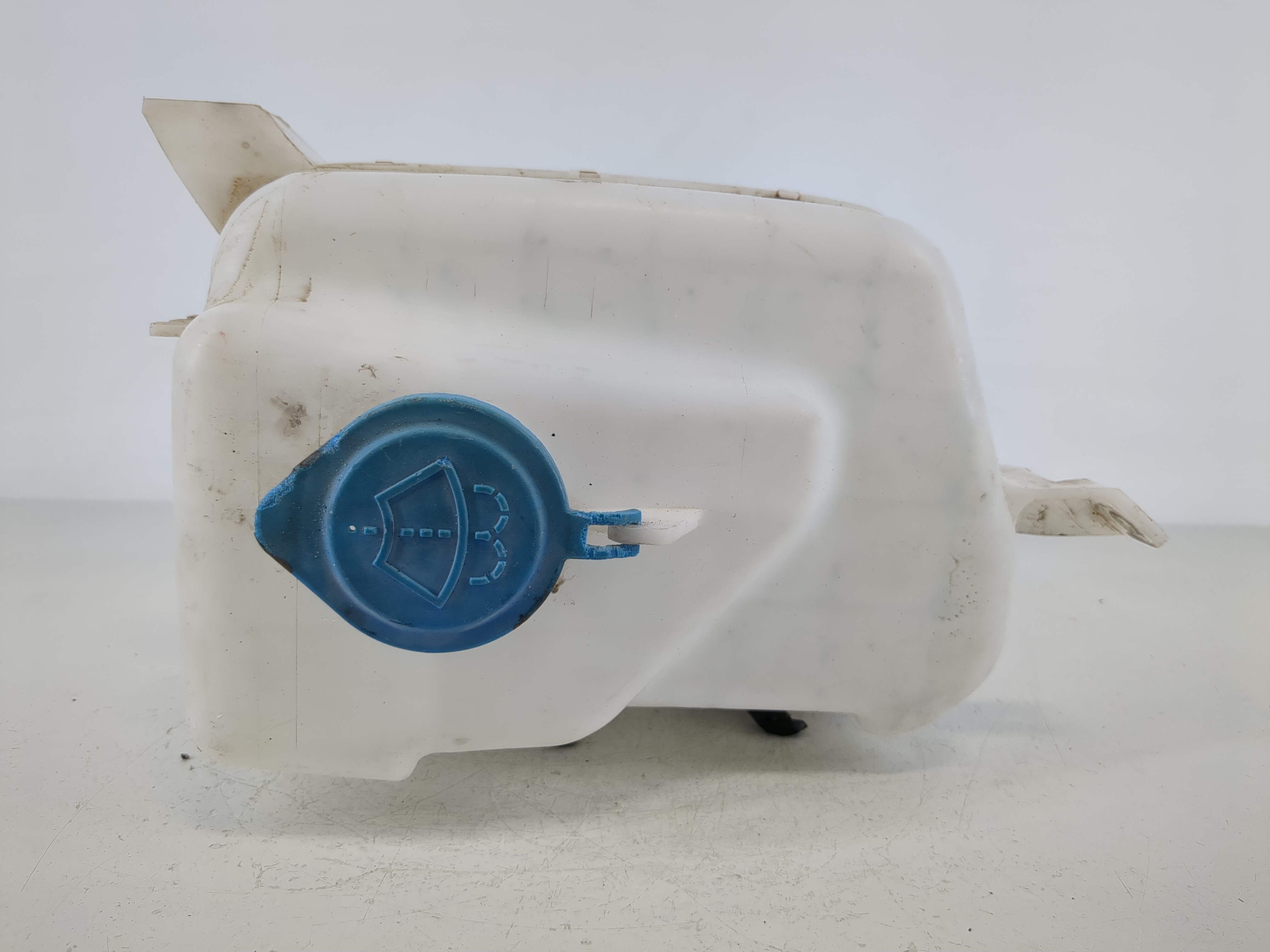 2002 Suzuki Xl-7 Windshield Washer Fluid Reservoir Bottle Oem 1145257 - Oemusedautoparts1.com