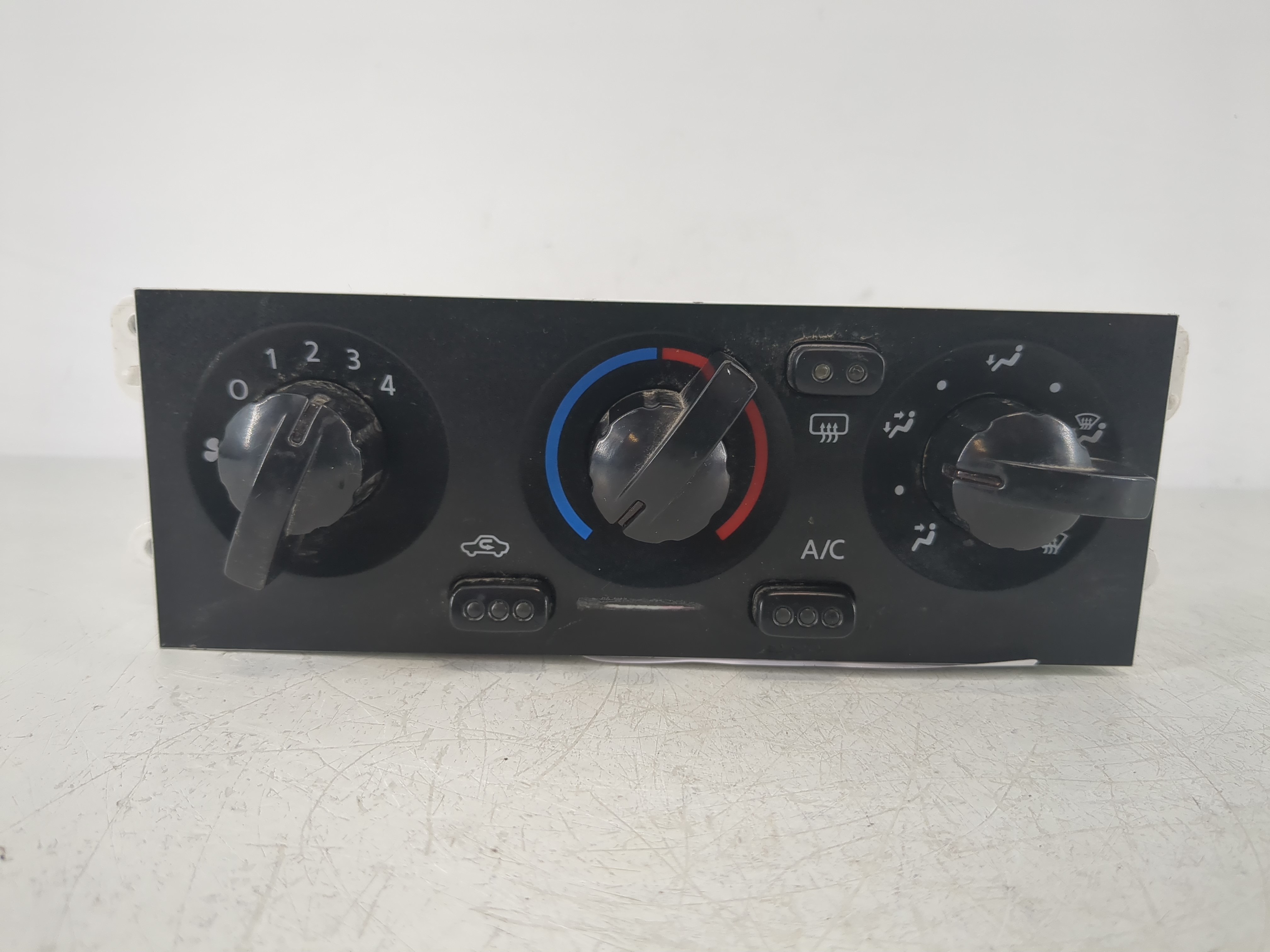 Picture of 2003-2004 Nissan Xterra Ac Heater Climate Control 1145282