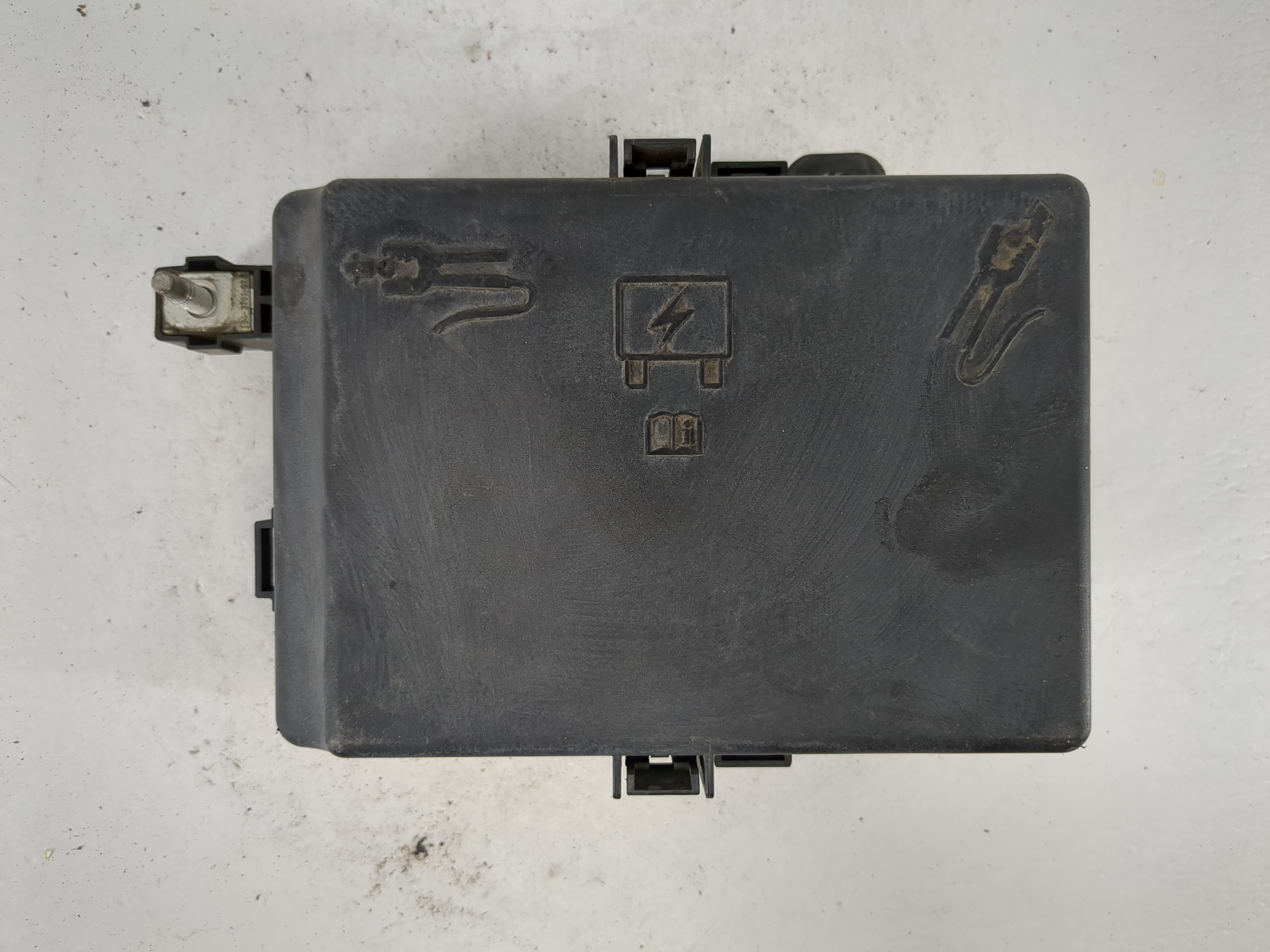 2012-2014 Chrysler 300 Fusebox Fuse Box Relay Module 1145333 - Oemusedautoparts1.com