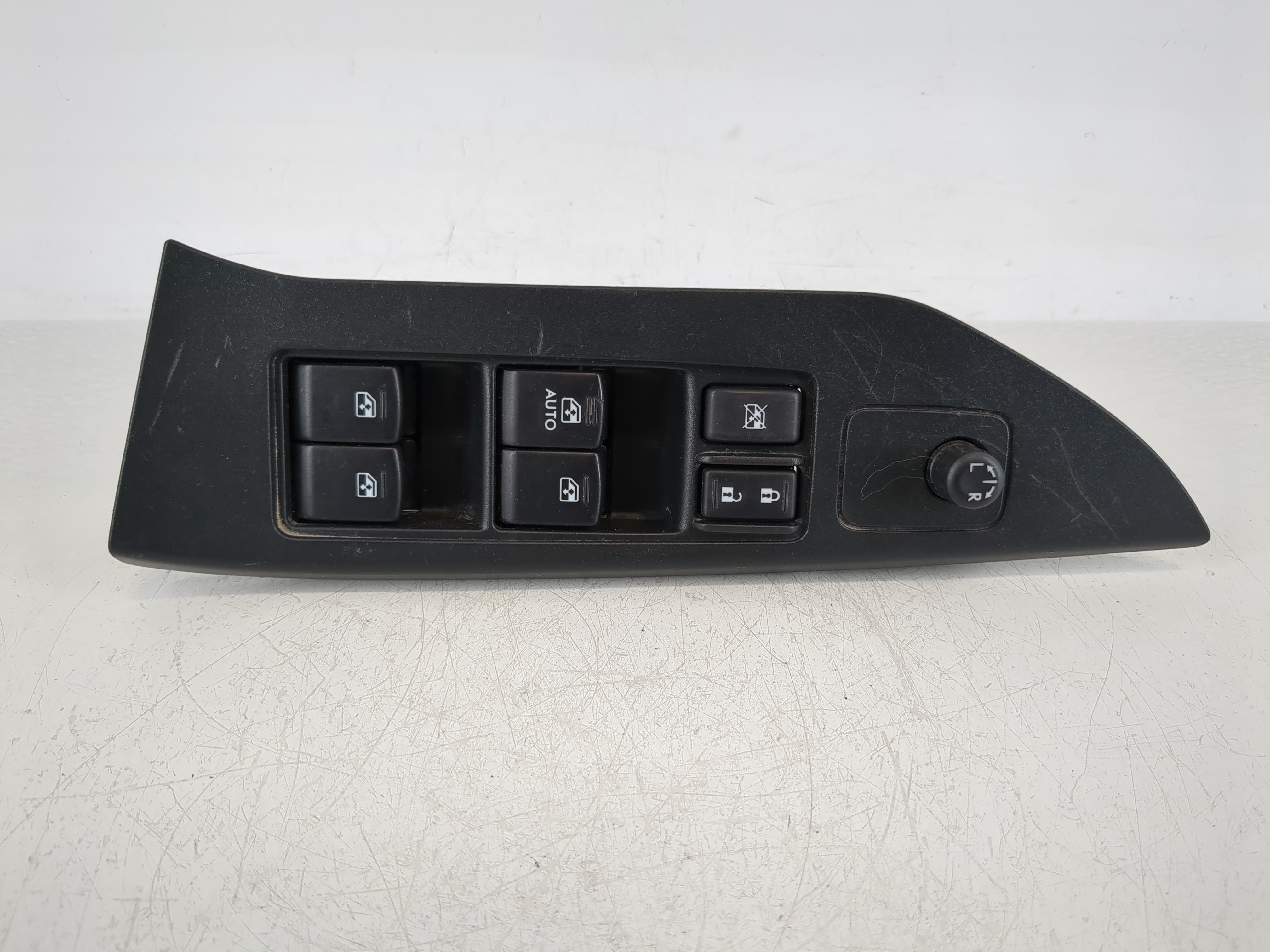 Picture of 2014 Subaru Forester Driver Left Door Master Power Window Switch 1145433
