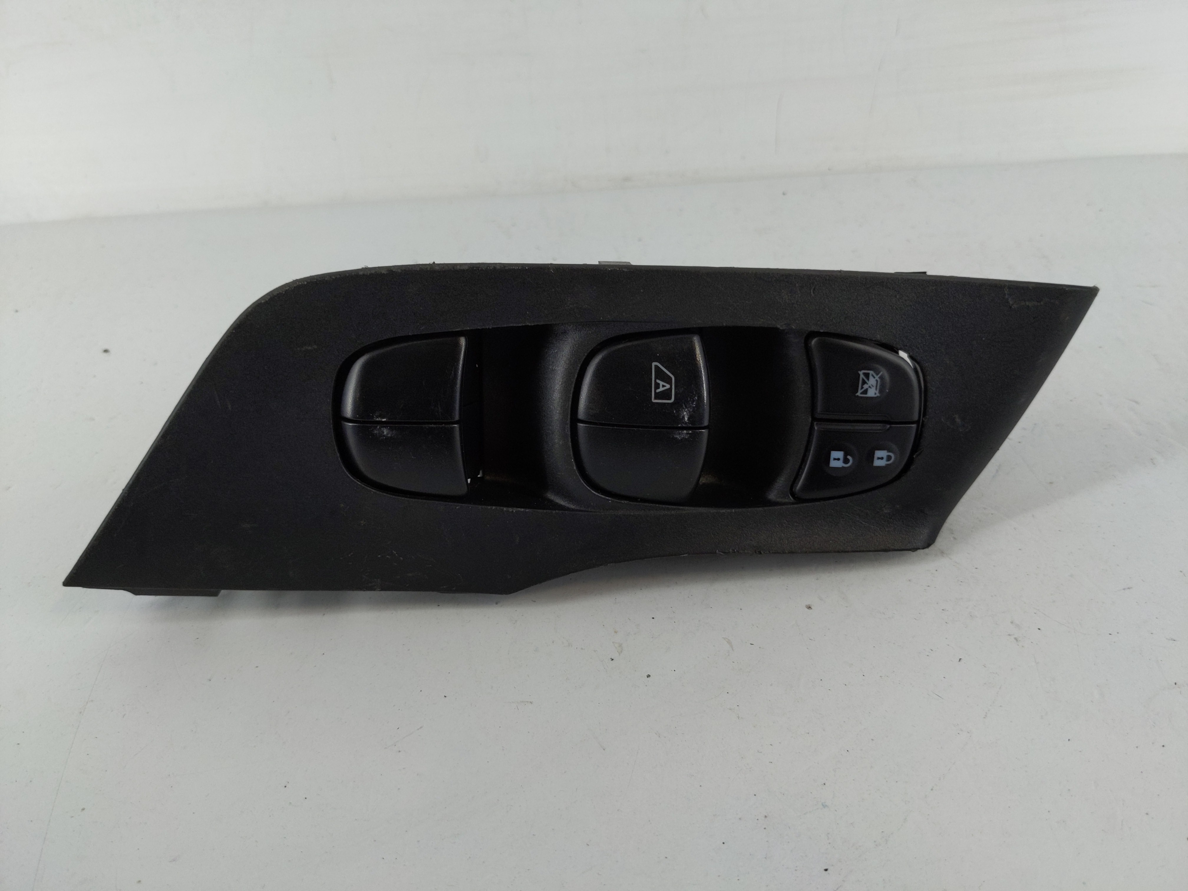 2013-2018 Nissan Altima Driver Left Door Master Power Window Switch 1145508 - Oemusedautoparts1.com