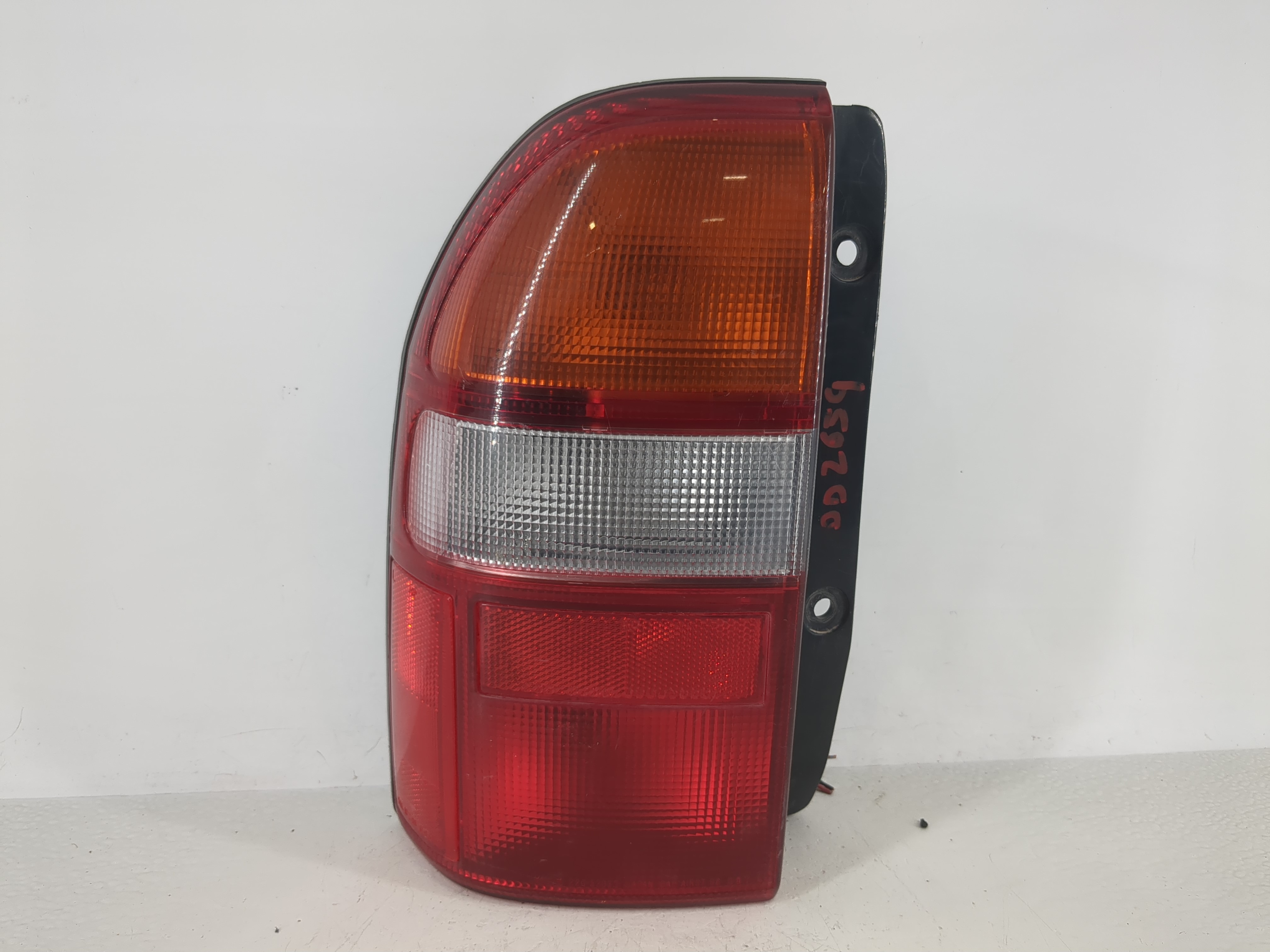 1999-2003 Suzuki Vitara Driver Left Side Tail Light Taillight Oem 1145517 - Oemusedautoparts1.com