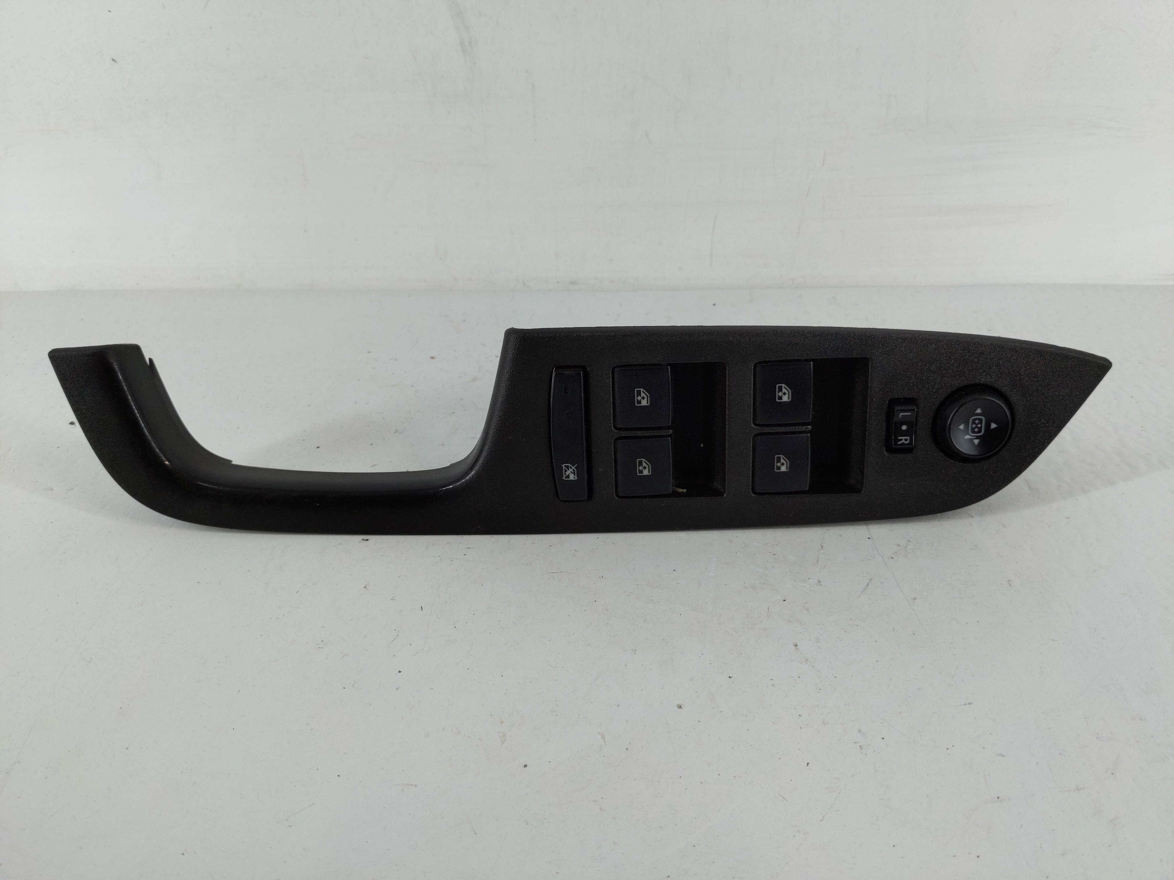 2010-2017 Chevrolet Equinox Driver Left Door Master Power Window Switch 1145530 - Oemusedautoparts1.com