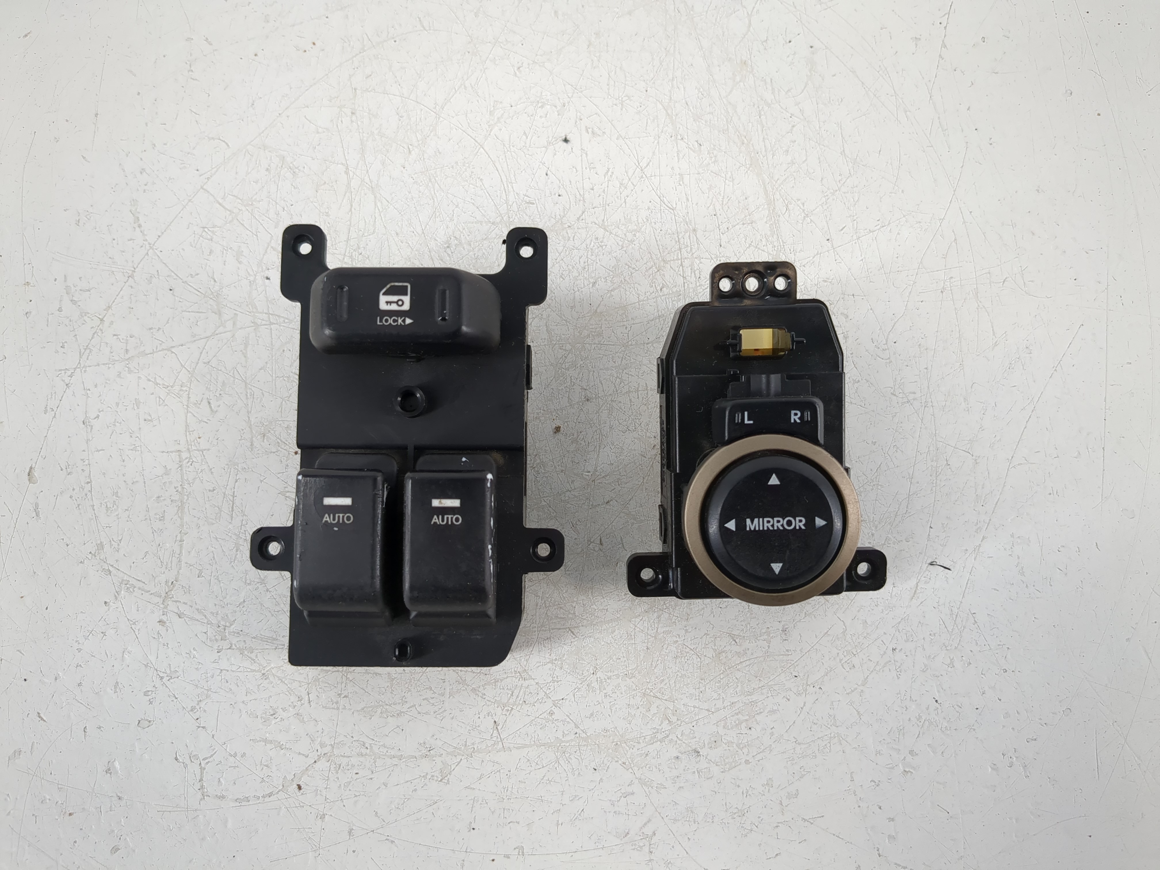 2013-2016 Hyundai Genesis Driver Left Door Master Power Window Switch 1145544 - Oemusedautoparts1.com