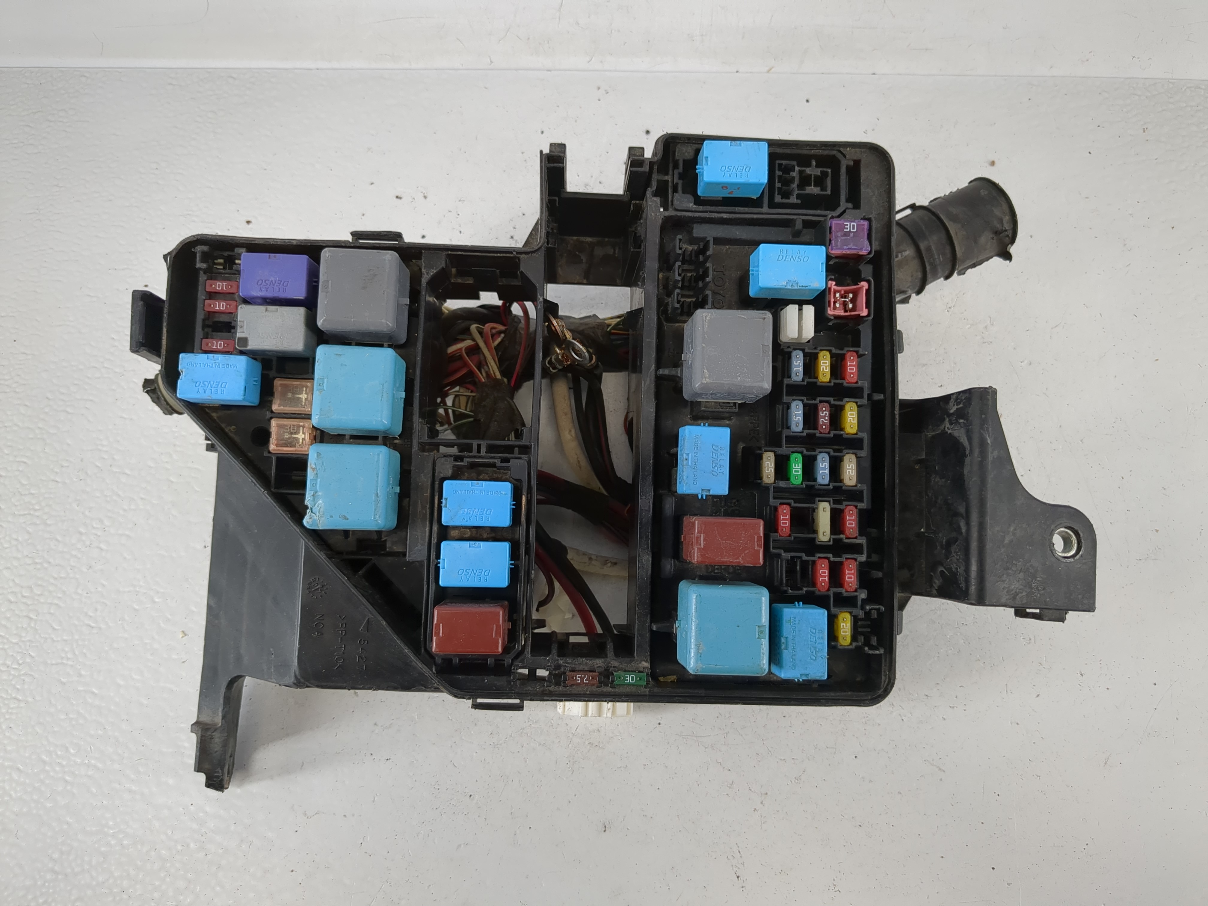 2004-2006 Toyota Sienna Fusebox Fuse Box Relay Module 1145584 - Oemusedautoparts1.com