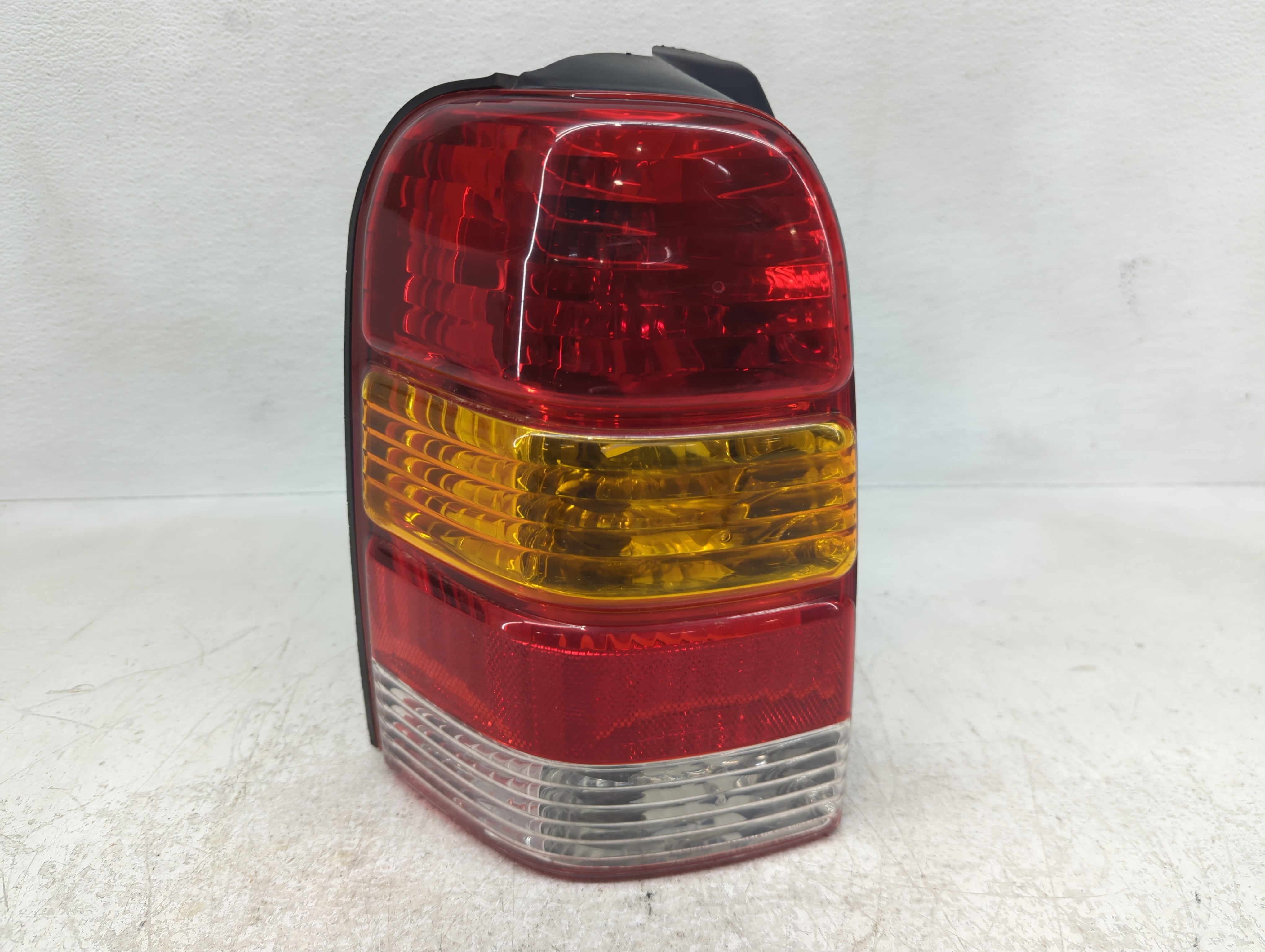 Picture of 2001-2007 Ford Escape Driver Left Side Tail Light Taillight Oem 1145606