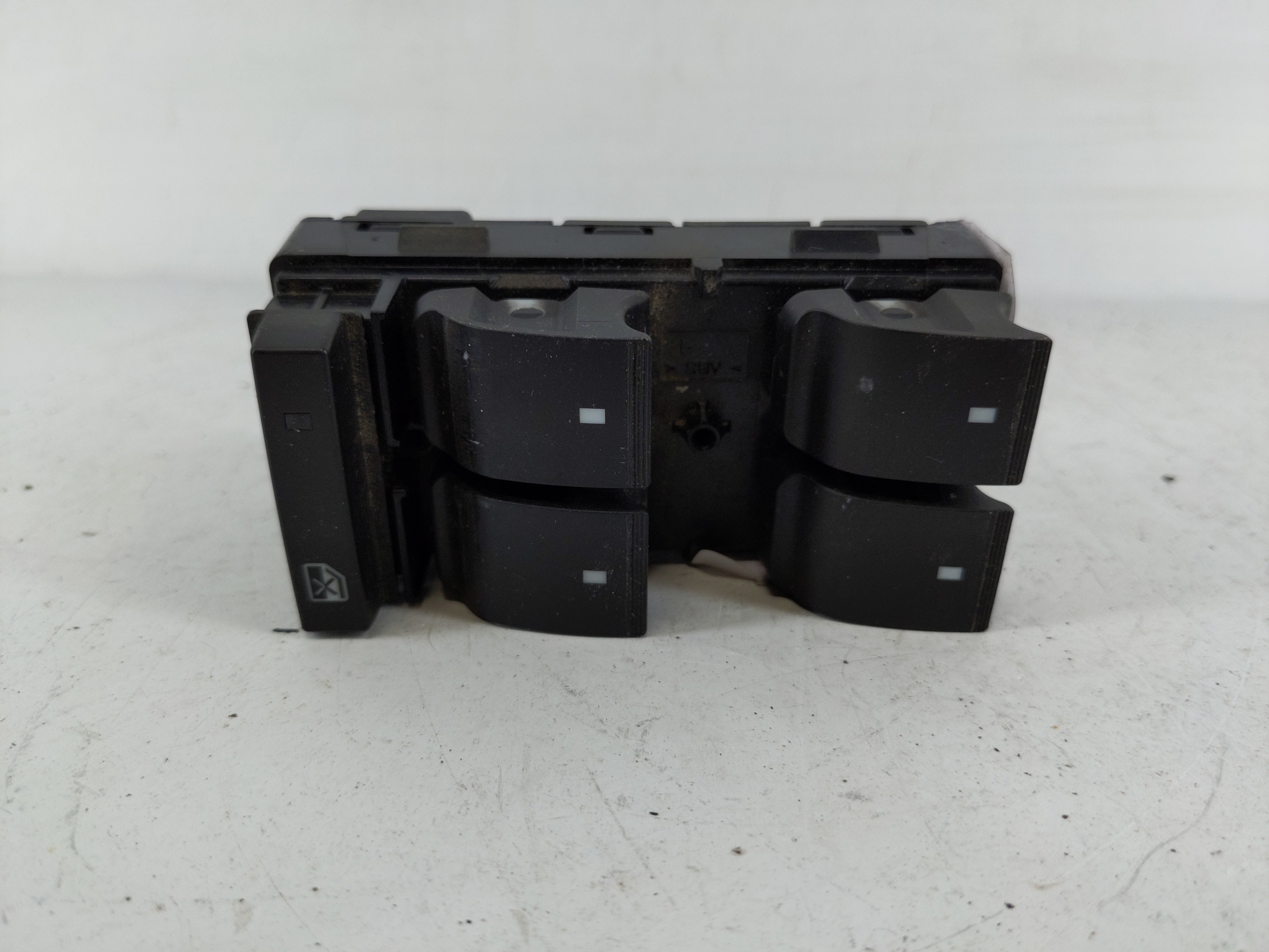 2009-2017 Chevrolet Traverse Driver Left Door Master Power Window Switch 1145614 - Oemusedautoparts1.com