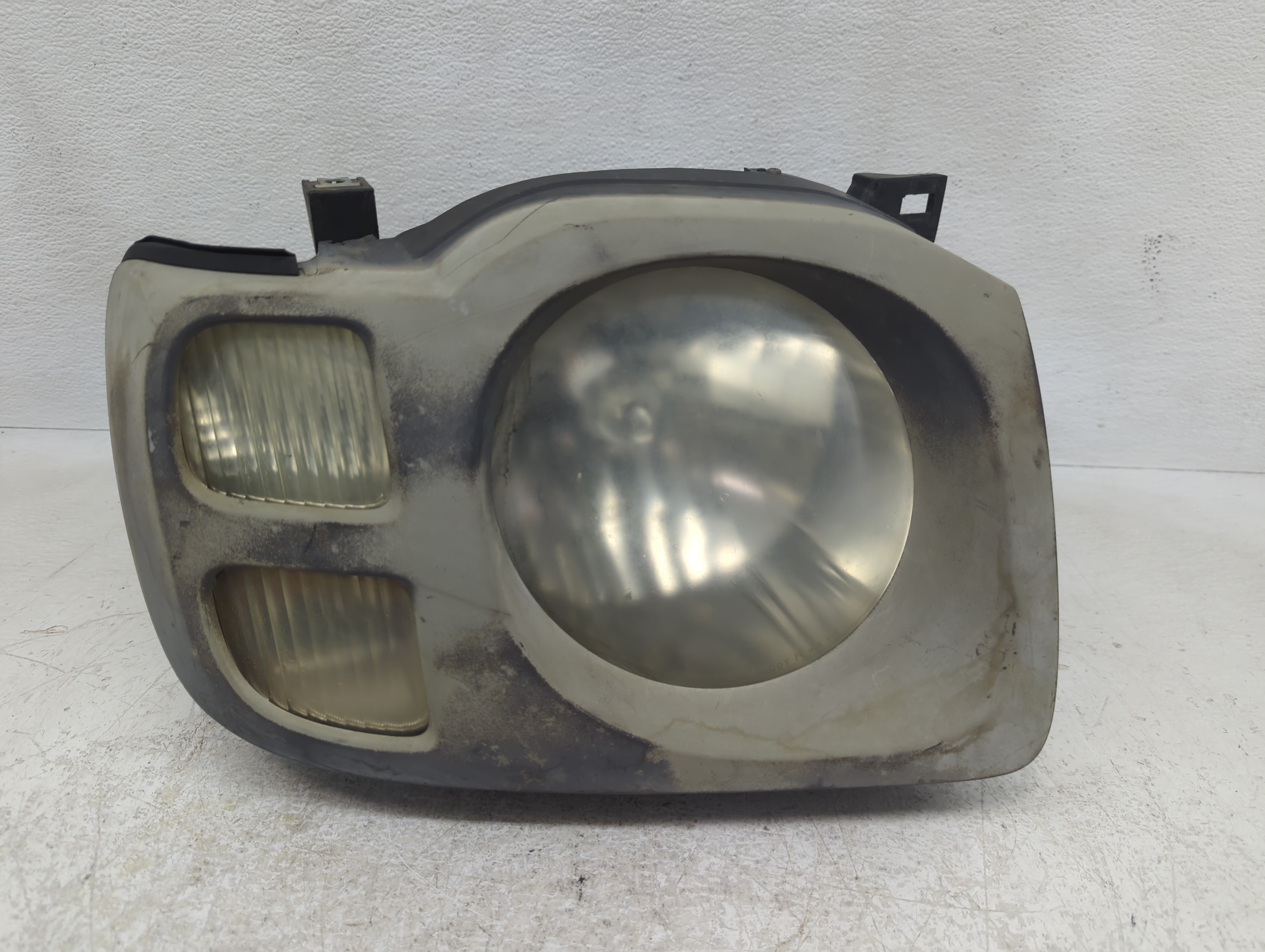 2002-2004 Nissan Xterra Passenger Right Oem Head Light Headlight Lamp 1145686 - Oemusedautoparts1.com