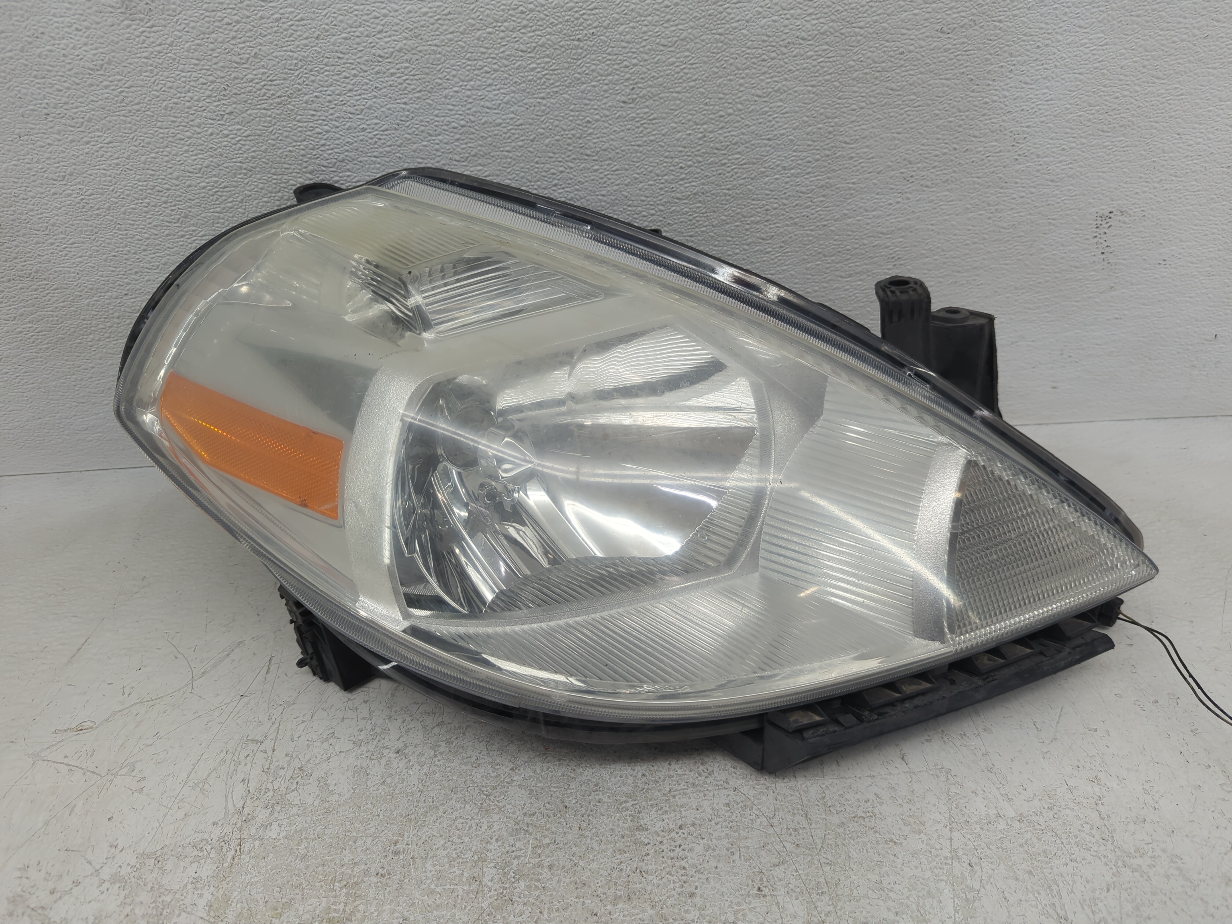 2007-2012 Nissan Versa Passenger Right Oem Head Light Headlight Lamp 1145687 - Oemusedautoparts1.com