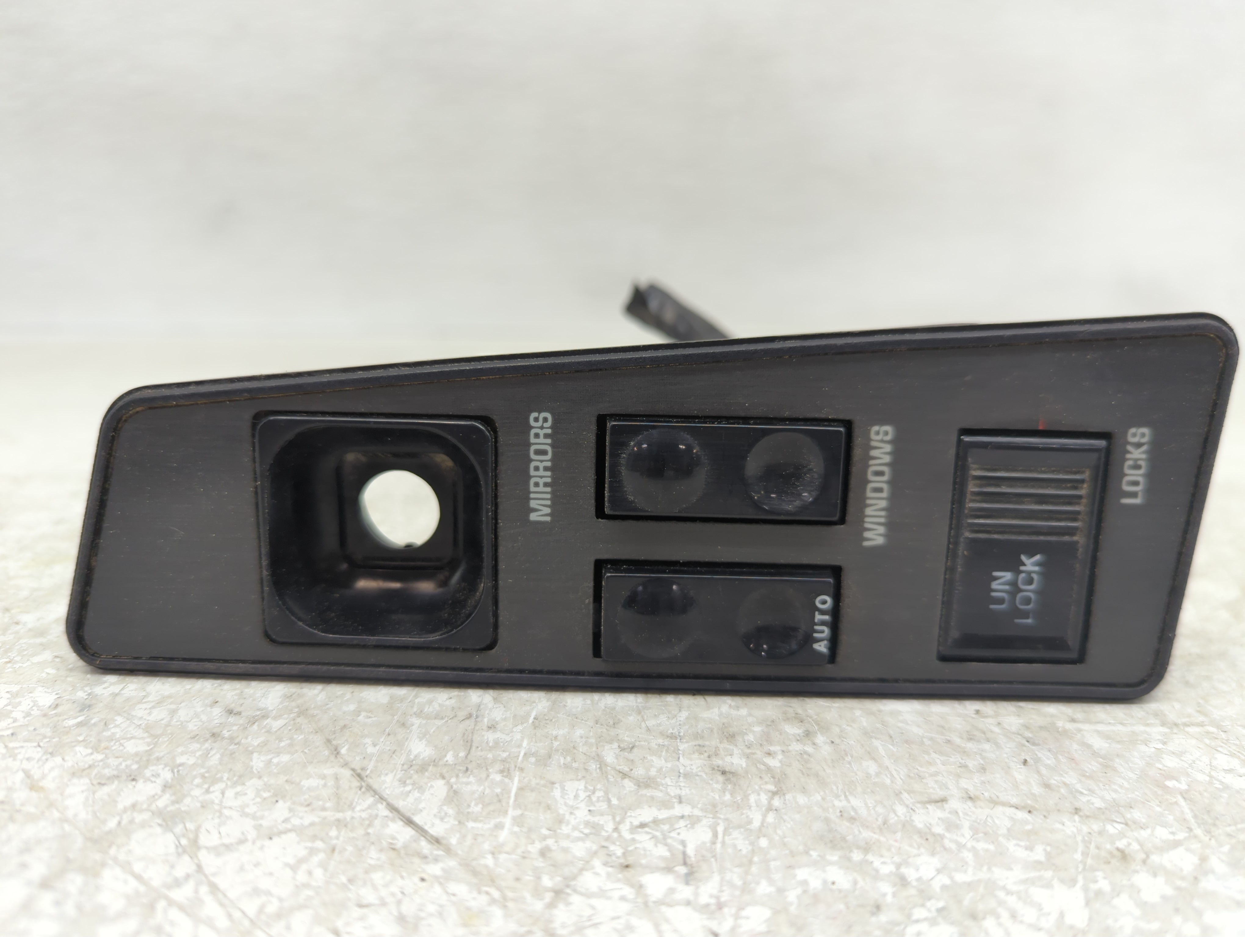 1993 Oldsmobile Cutlass Supreme Driver Left Door Master Power Window Switch 1145689 - Oemusedautoparts1.com