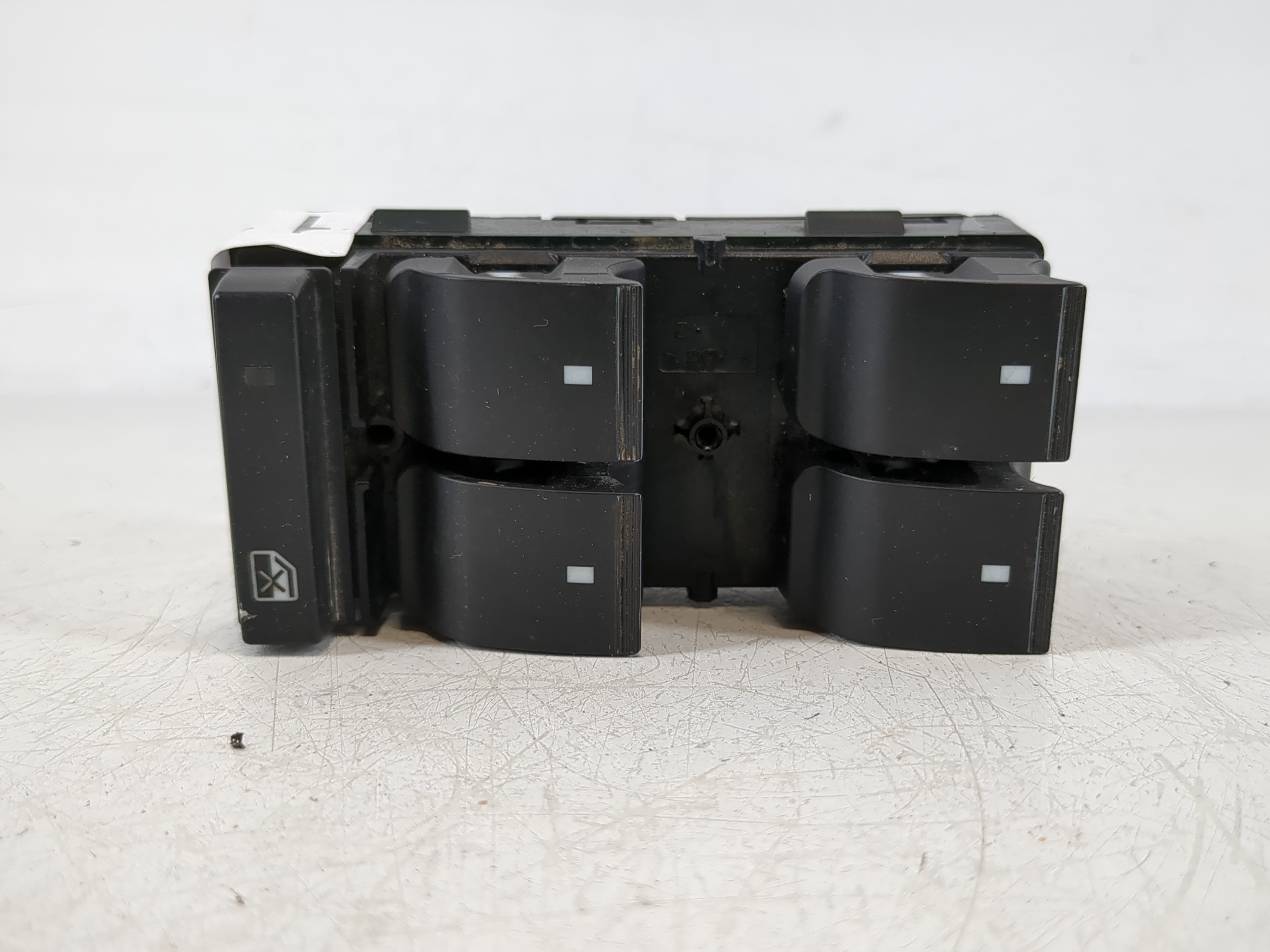 2007-2013 Gmc Sierra 1500 Driver Left Door Master Power Window Switch 1145744 - Oemusedautoparts1.com