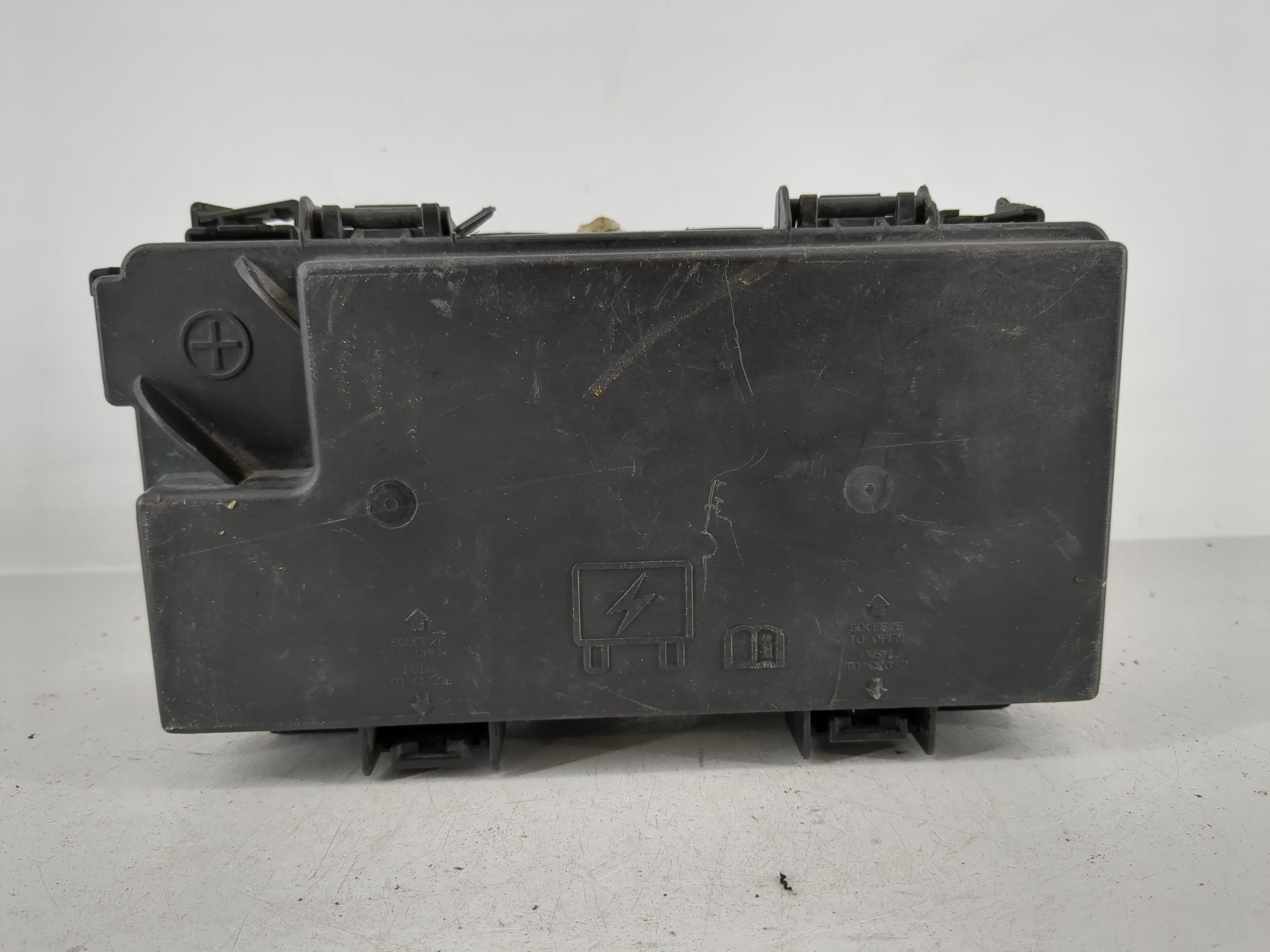 2012-2012 Chrysler Town & Country Fusebox Fuse Box Relay Module Tipm 1145768 - Oemusedautoparts1.com