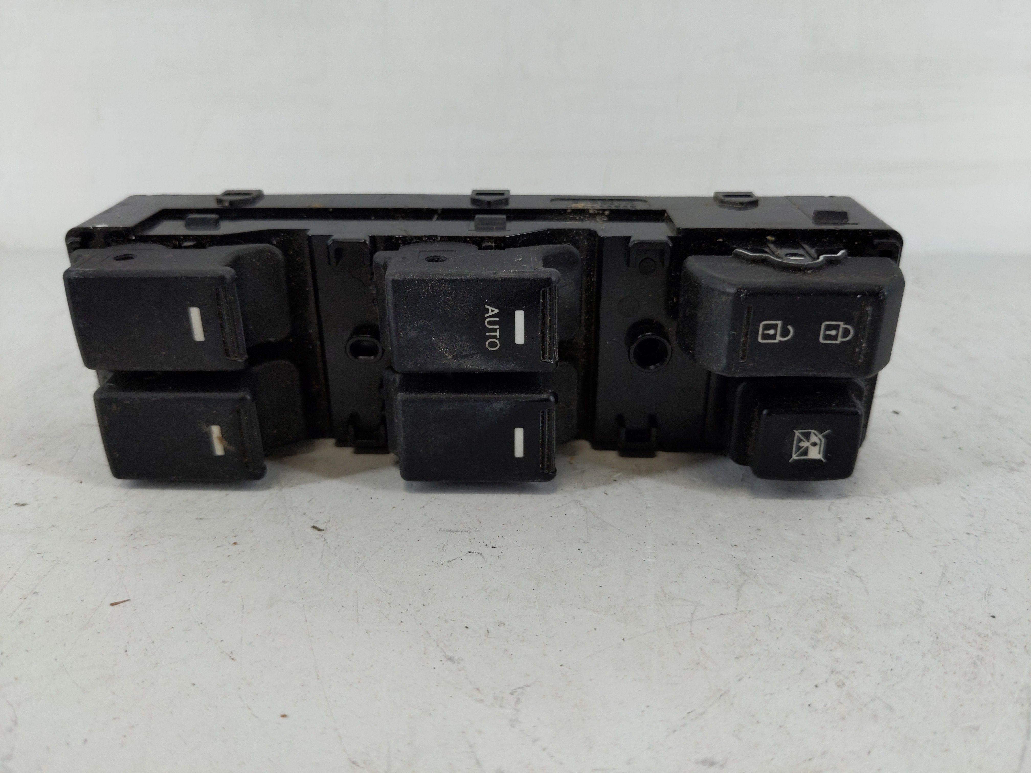 2011-2015 Kia Sorento Driver Left Door Master Power Window Switch 1145856 - Oemusedautoparts1.com