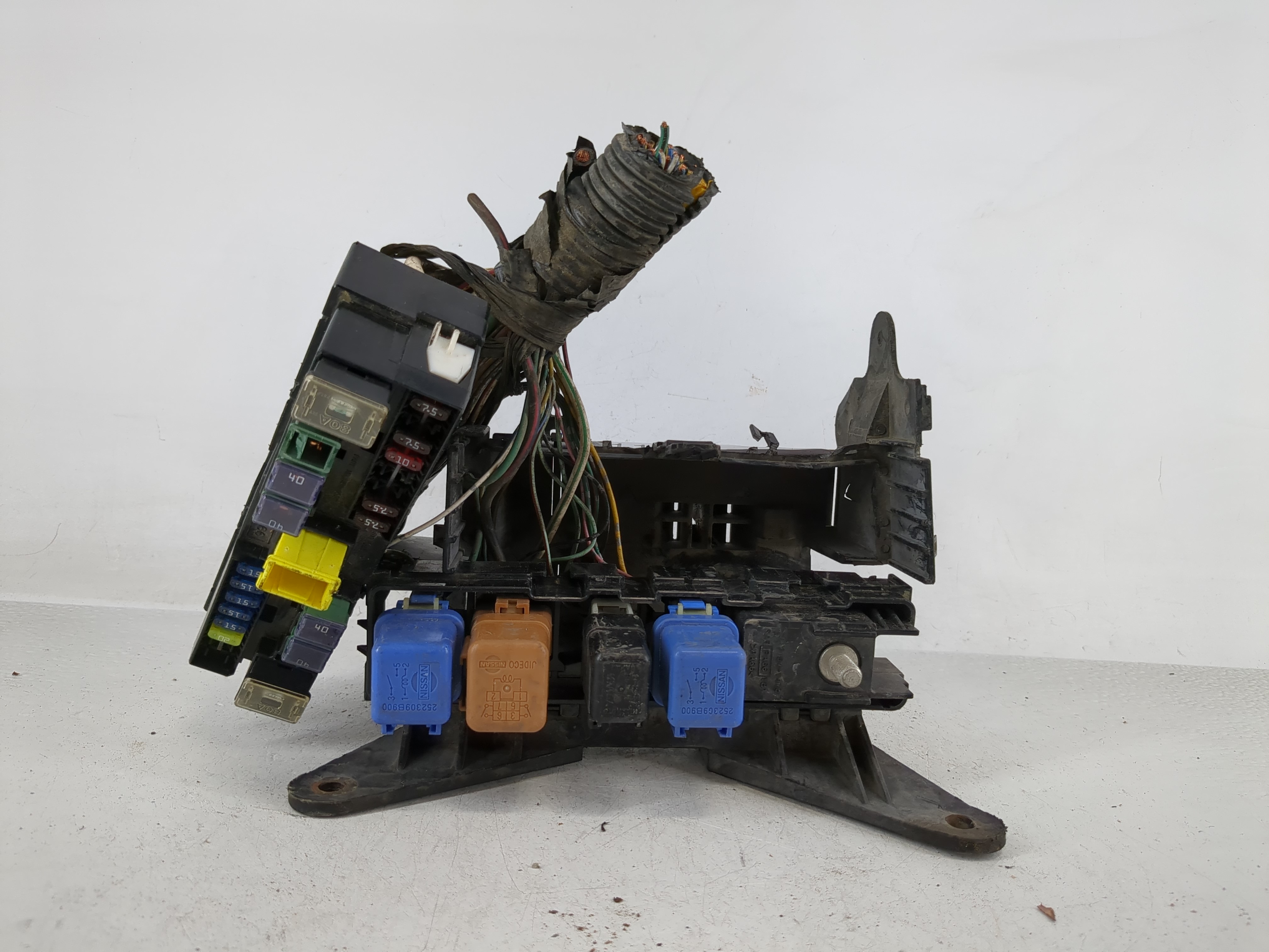 2000-2000 Nissan Xterra Fusebox Fuse Box Relay Module 1145885 - Oemusedautoparts1.com