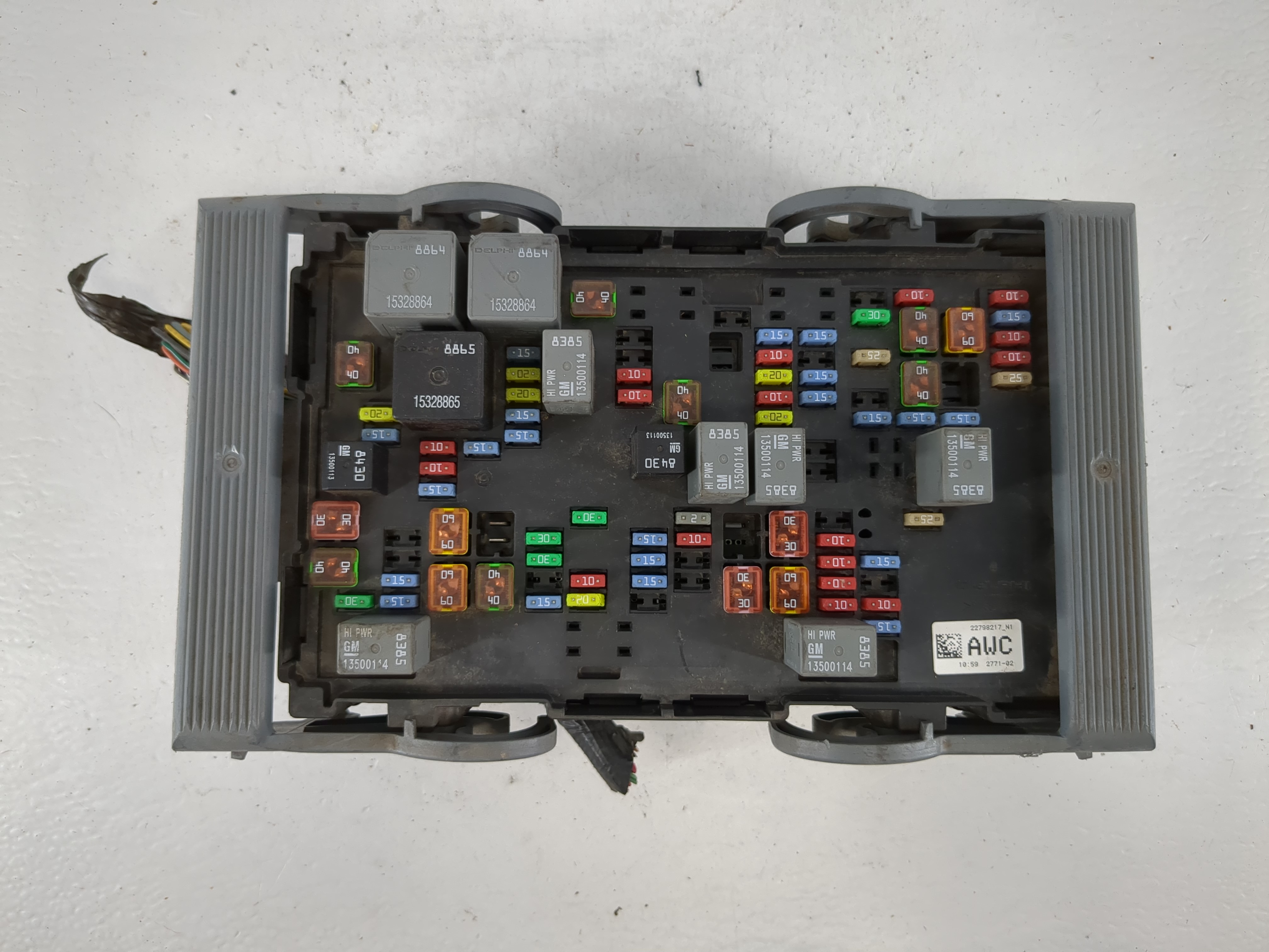 2010-2014 Chevrolet Tahoe Fusebox Fuse Box Relay Module 22798217 1145888 - Oemusedautoparts1.com