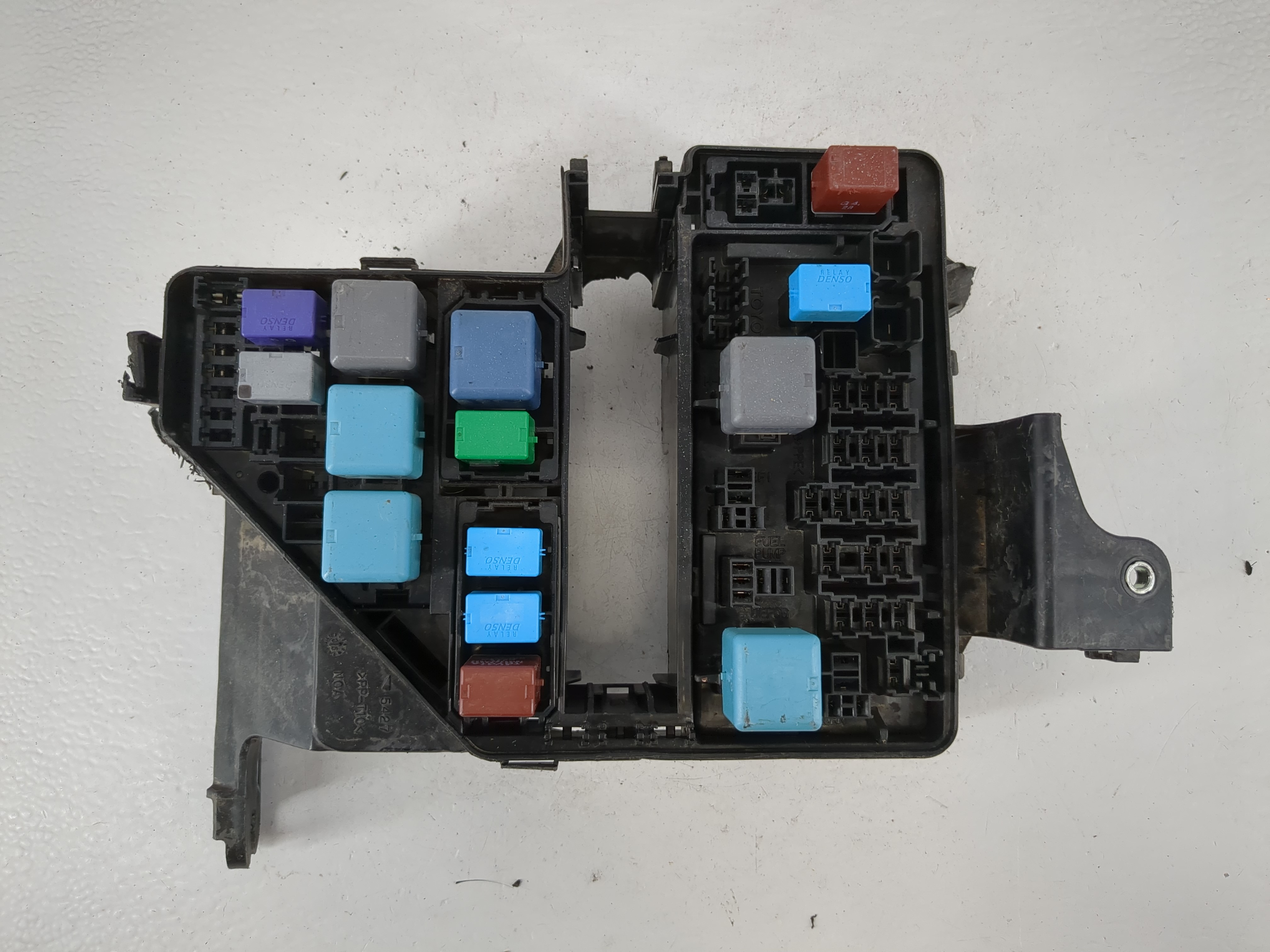 2004-2006 Toyota Sienna Fusebox Fuse Box Relay Module 1145949 - Oemusedautoparts1.com