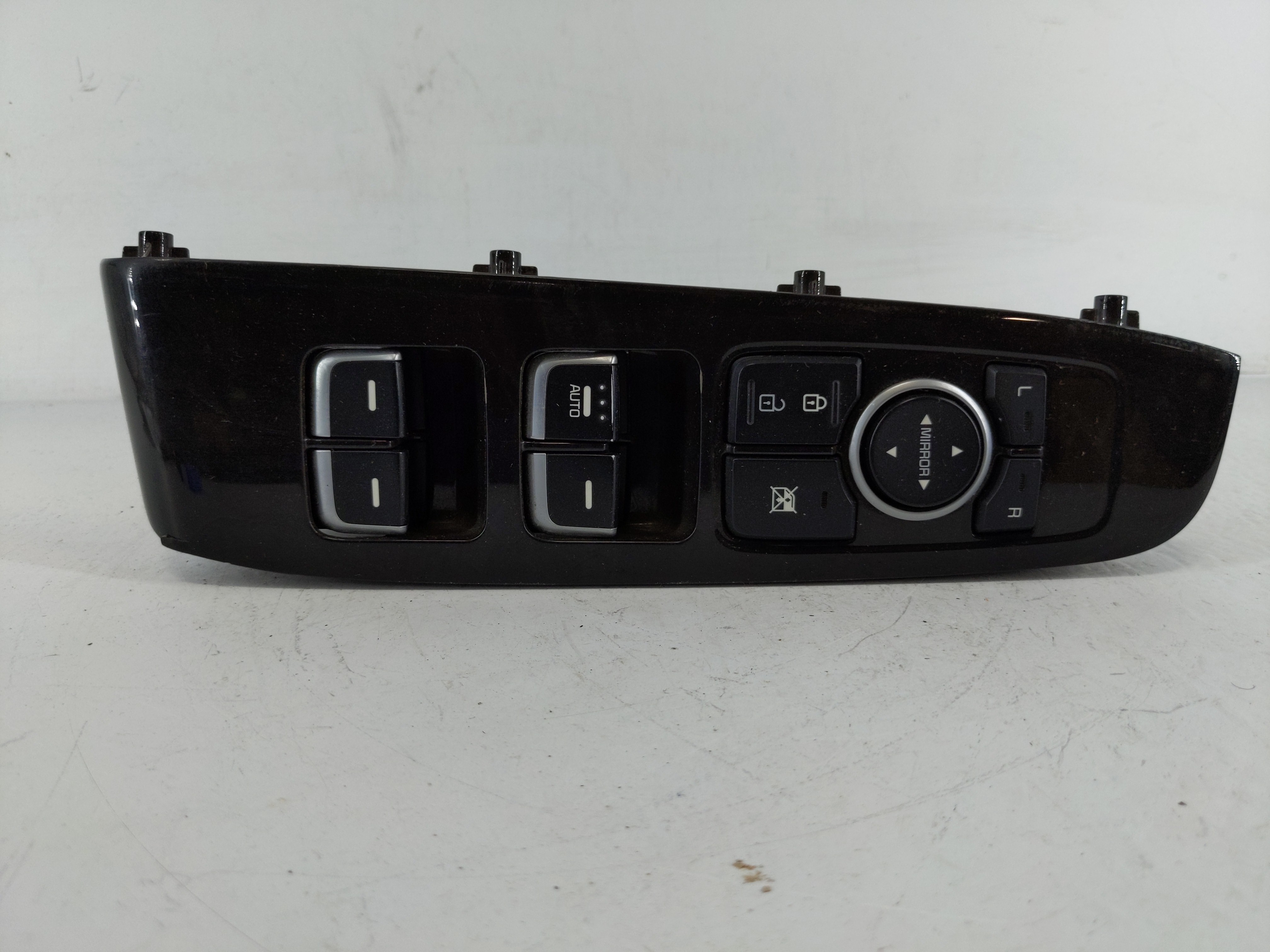 Picture of 2016-2018 Kia Sorento Driver Left Door Master Power Window Switch 1146072