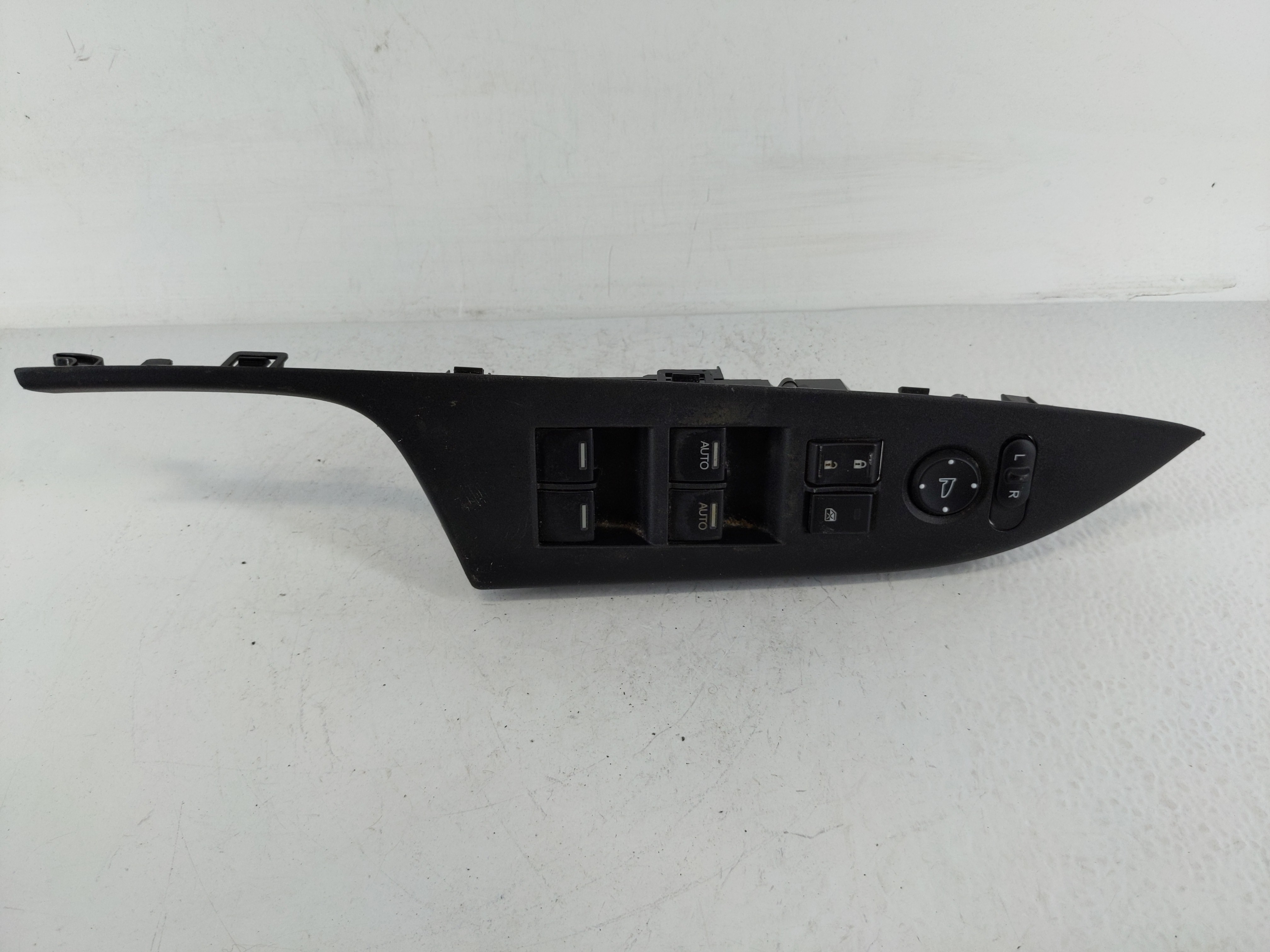 2013-2017 Honda Accord Driver Left Door Master Power Window Switch 1146077 - Oemusedautoparts1.com