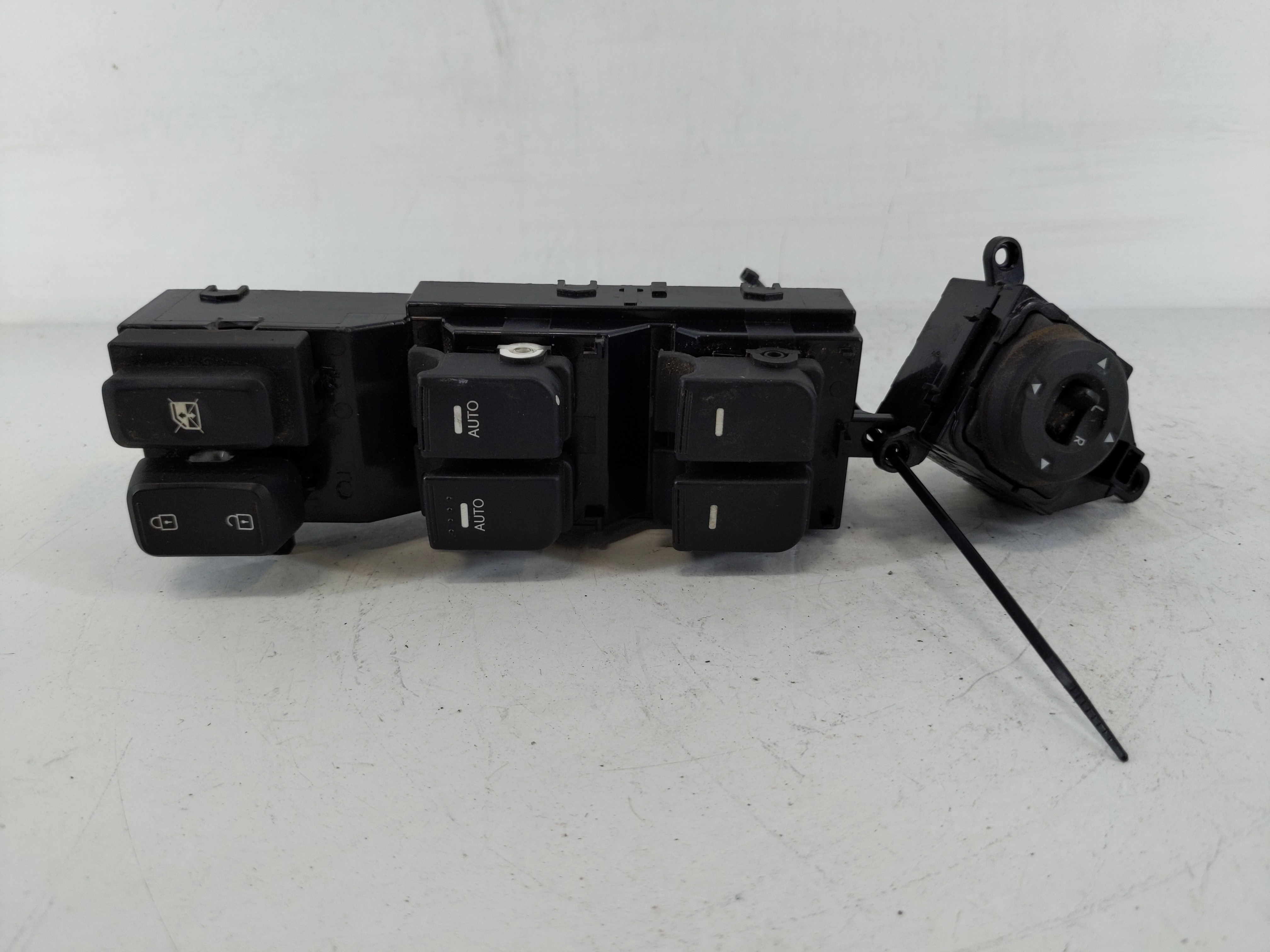 2014-2016 Kia Optima Driver Left Door Master Power Window Switch 1146082 - Oemusedautoparts1.com