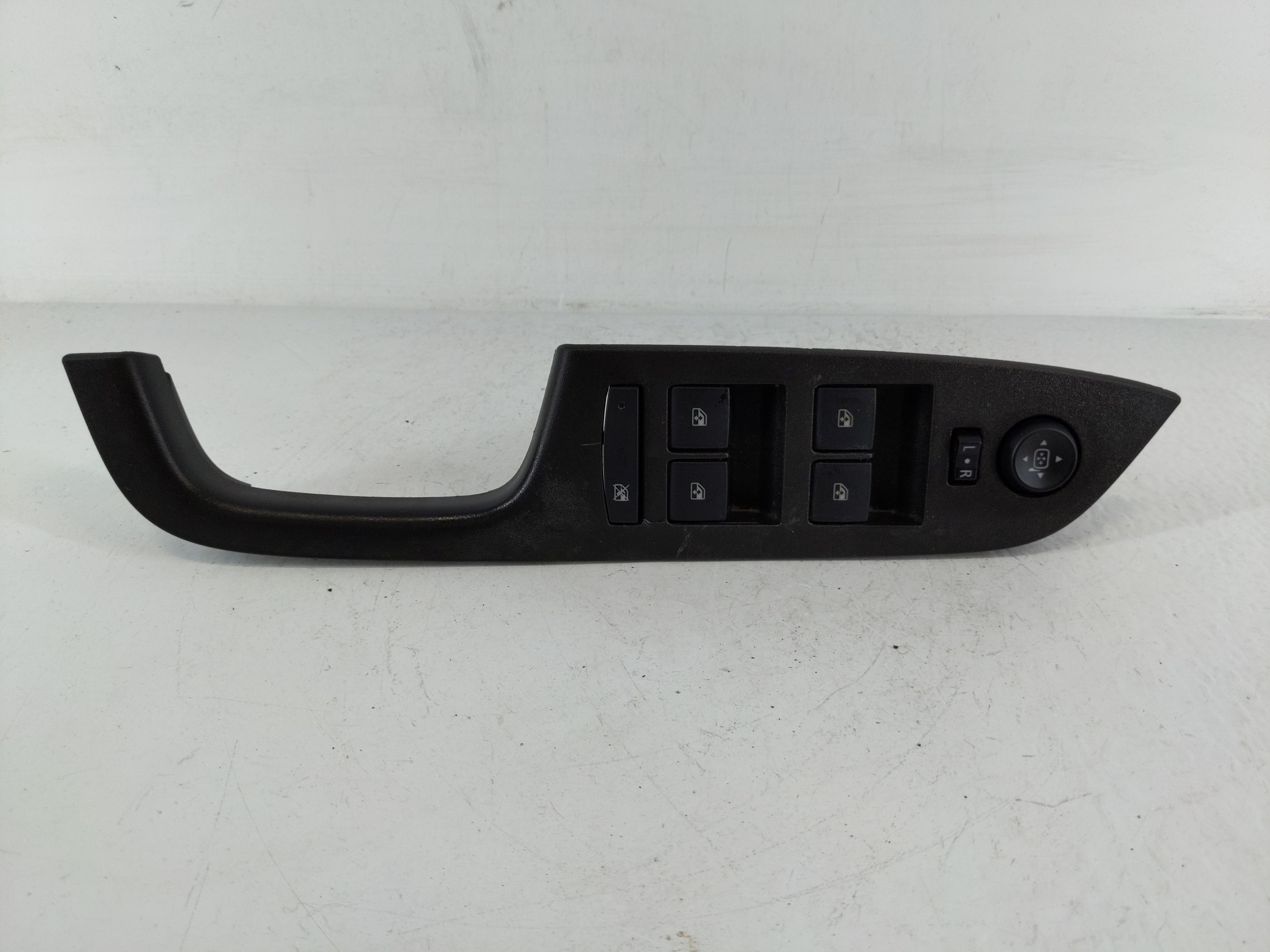 2010-2017 Chevrolet Equinox Driver Left Door Master Power Window Switch 1146086 - Oemusedautoparts1.com