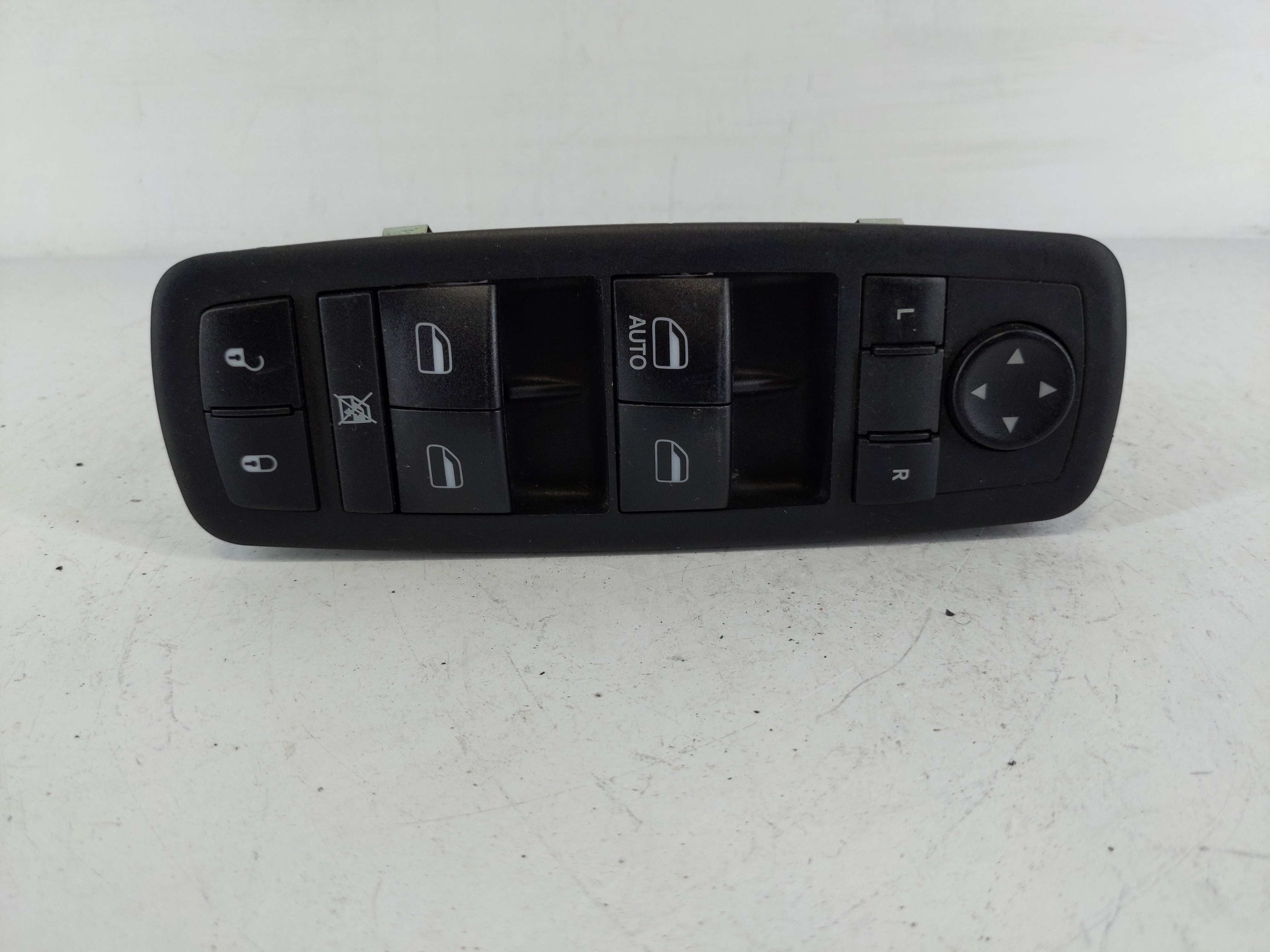 2017-2022 Jeep Cherokee Driver Left Door Master Power Window Switch 1146097 - Oemusedautoparts1.com