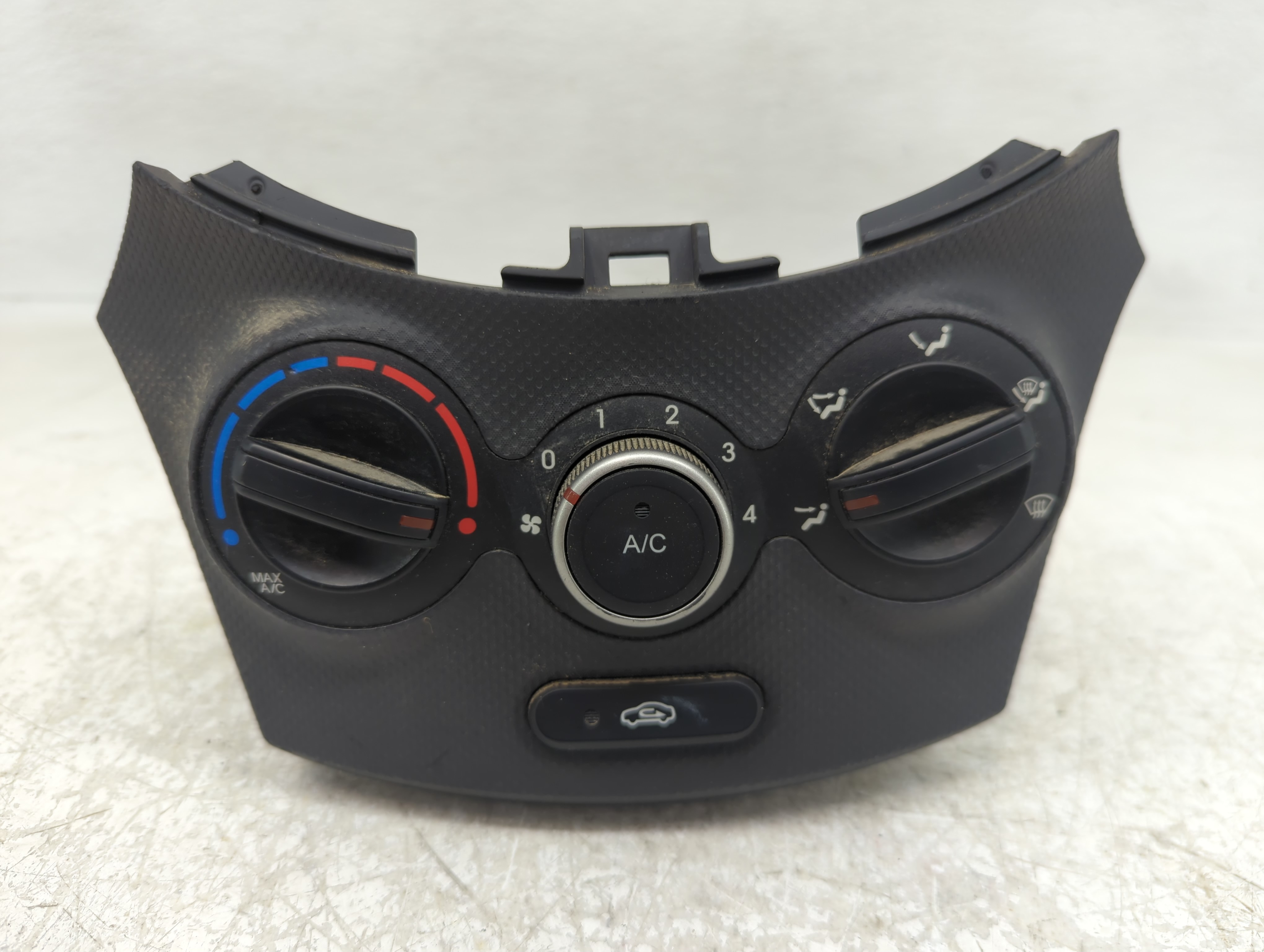 2015-2017 Hyundai Accent Ac Heater Roof Climate Control 1146192 - Oemusedautoparts1.com