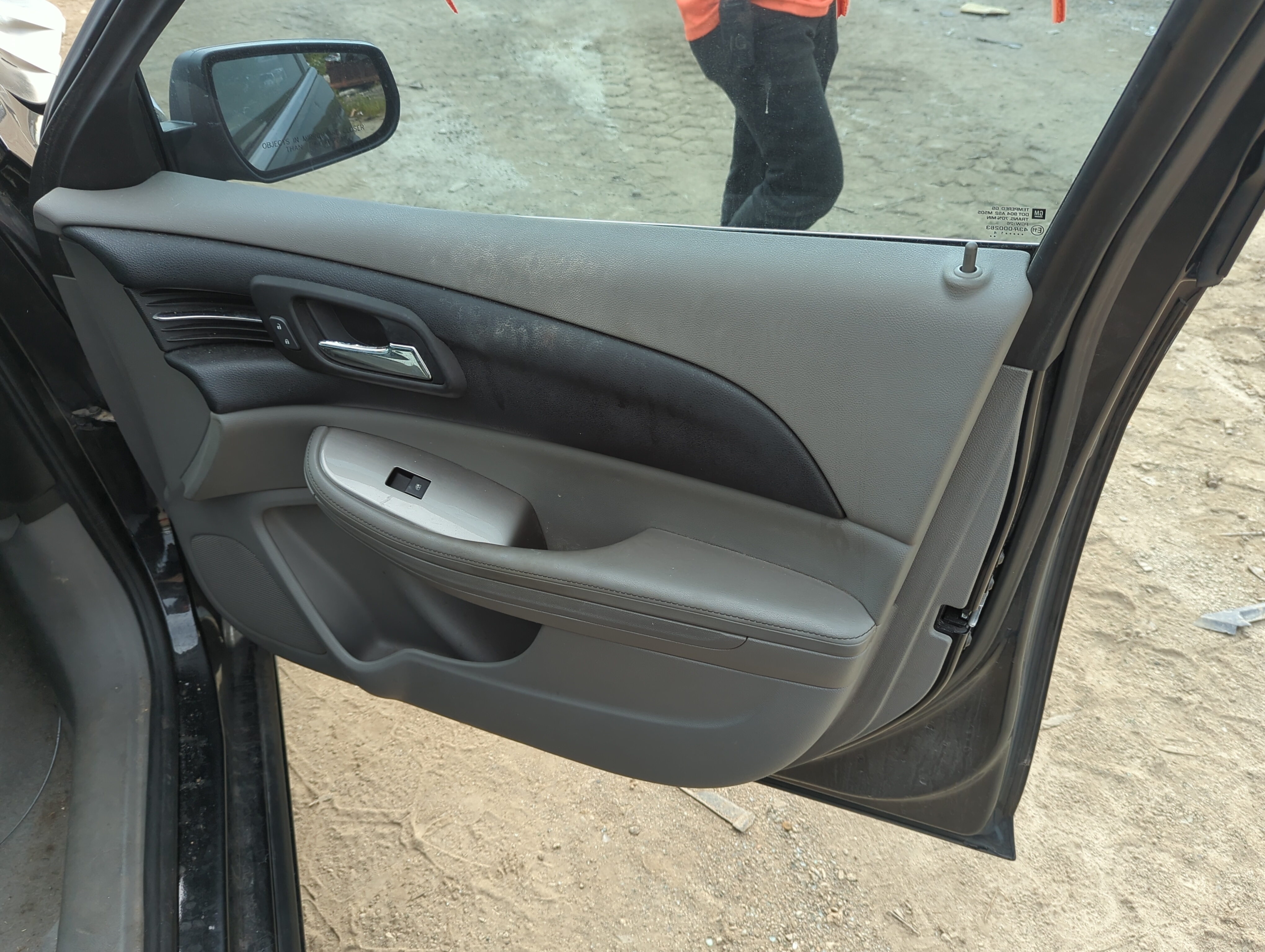 2014 Chevrolet Malibu Front Right Passenger Interior Door Panel Trim 1146197 - Oemusedautoparts1.com