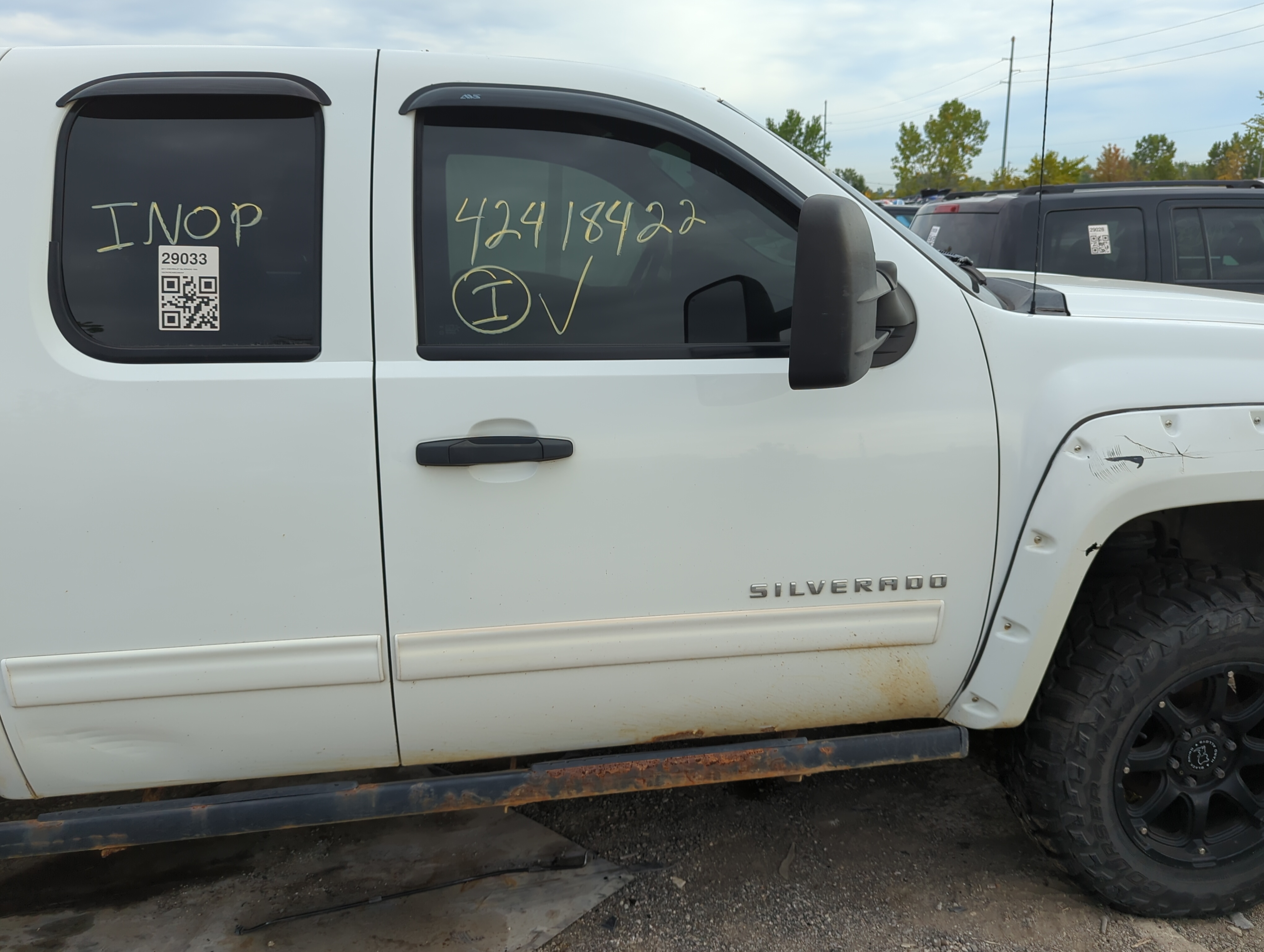 2011-2013 Chevrolet Silverado 1500 Passenger Front Door Oem 1146758 - Oemusedautoparts1.com