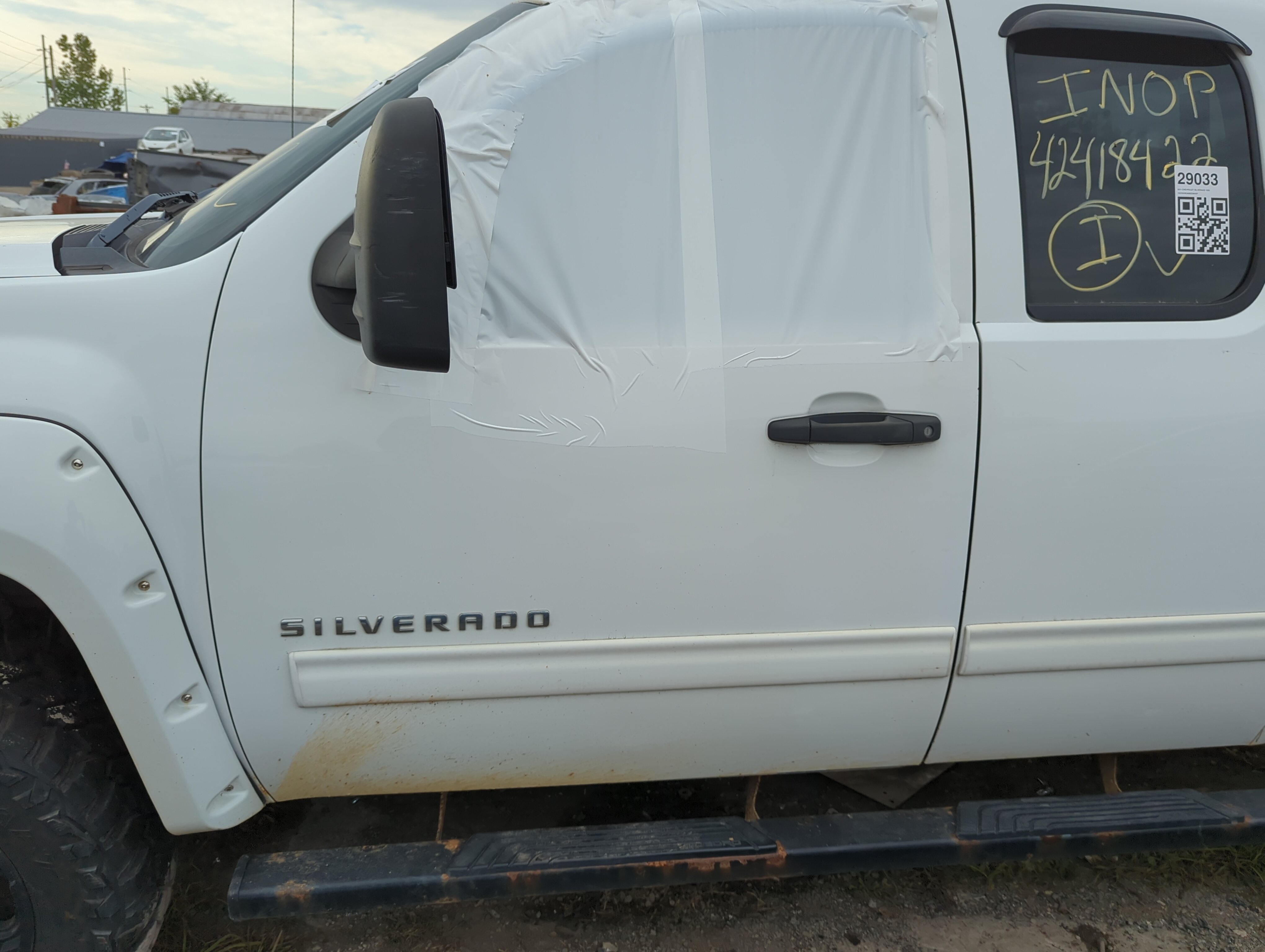 2011-2013 Chevrolet Silverado 1500 Driver Front Door Oem 1146759 - Oemusedautoparts1.com