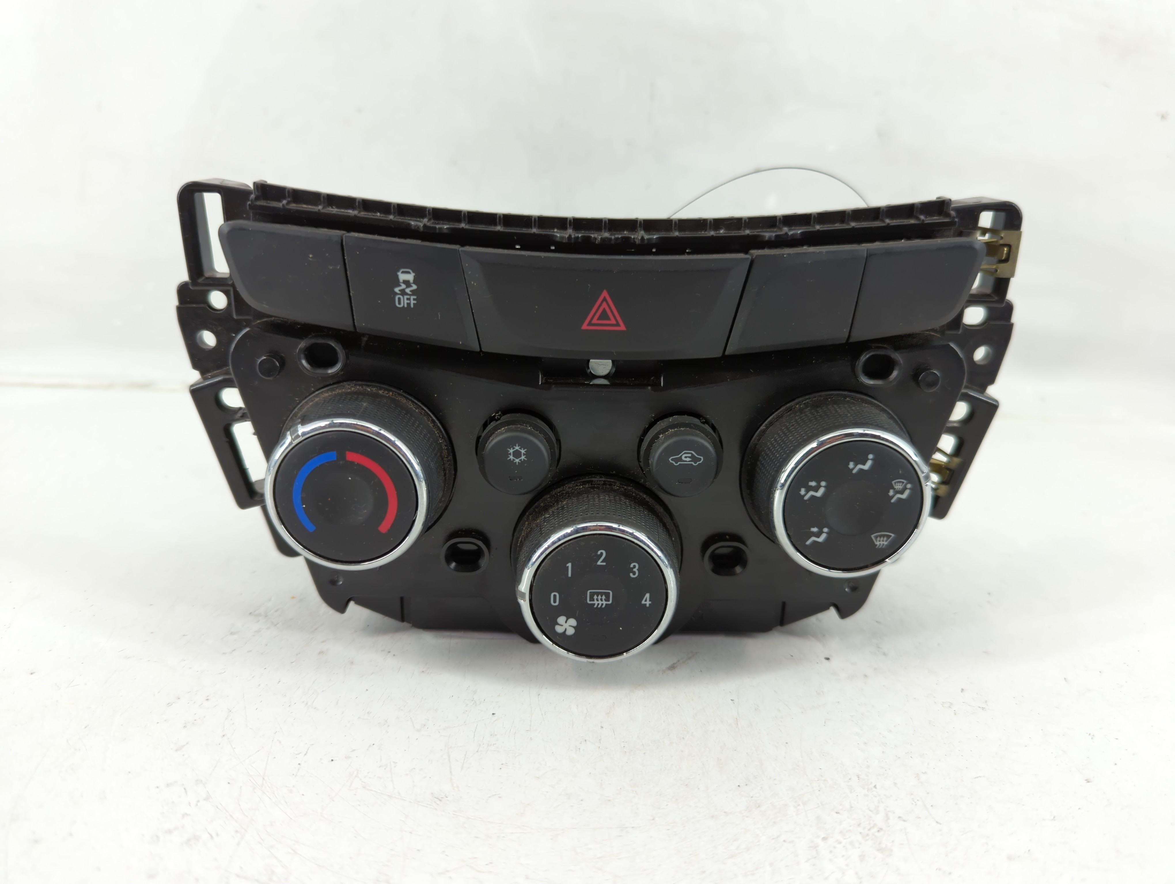 Picture of 2017-2021 Chevrolet Trax Ac Heater Climate Control 42588188 1147233