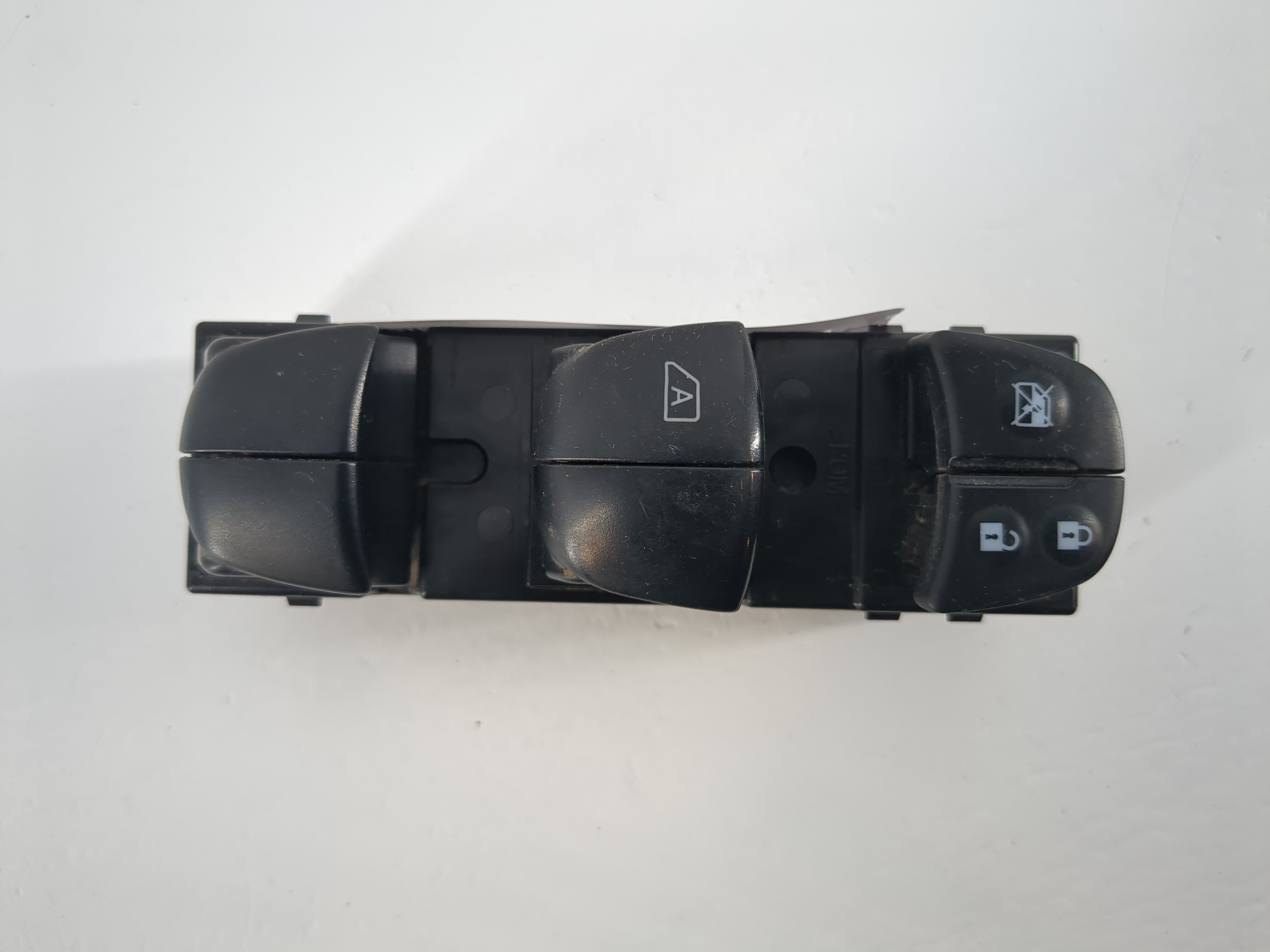 Picture of 2014-2020 Nissan Rogue Driver Left Door Master Power Window Switch 1147274