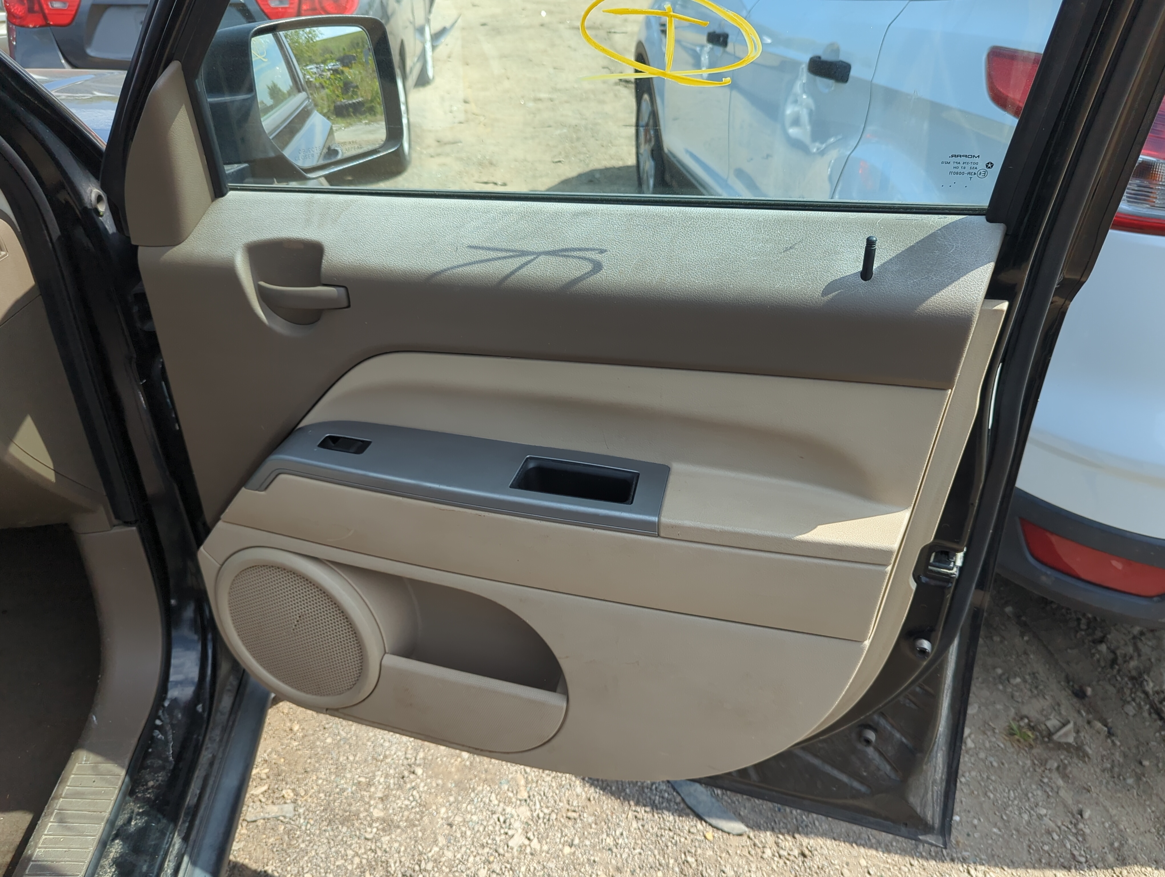 2007 Jeep Patriot Front Right Passenger Interior Door Panel Trim 1147500 - Oemusedautoparts1.com