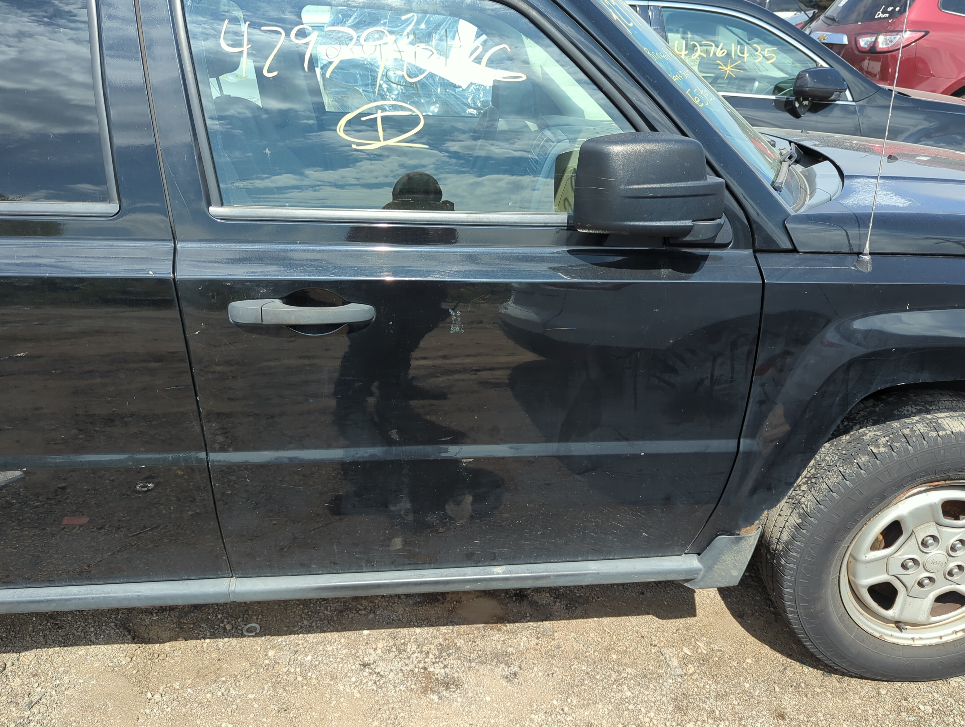 2007-2010 Jeep Patriot Passenger Front Door Oem 1147519 - Oemusedautoparts1.com
