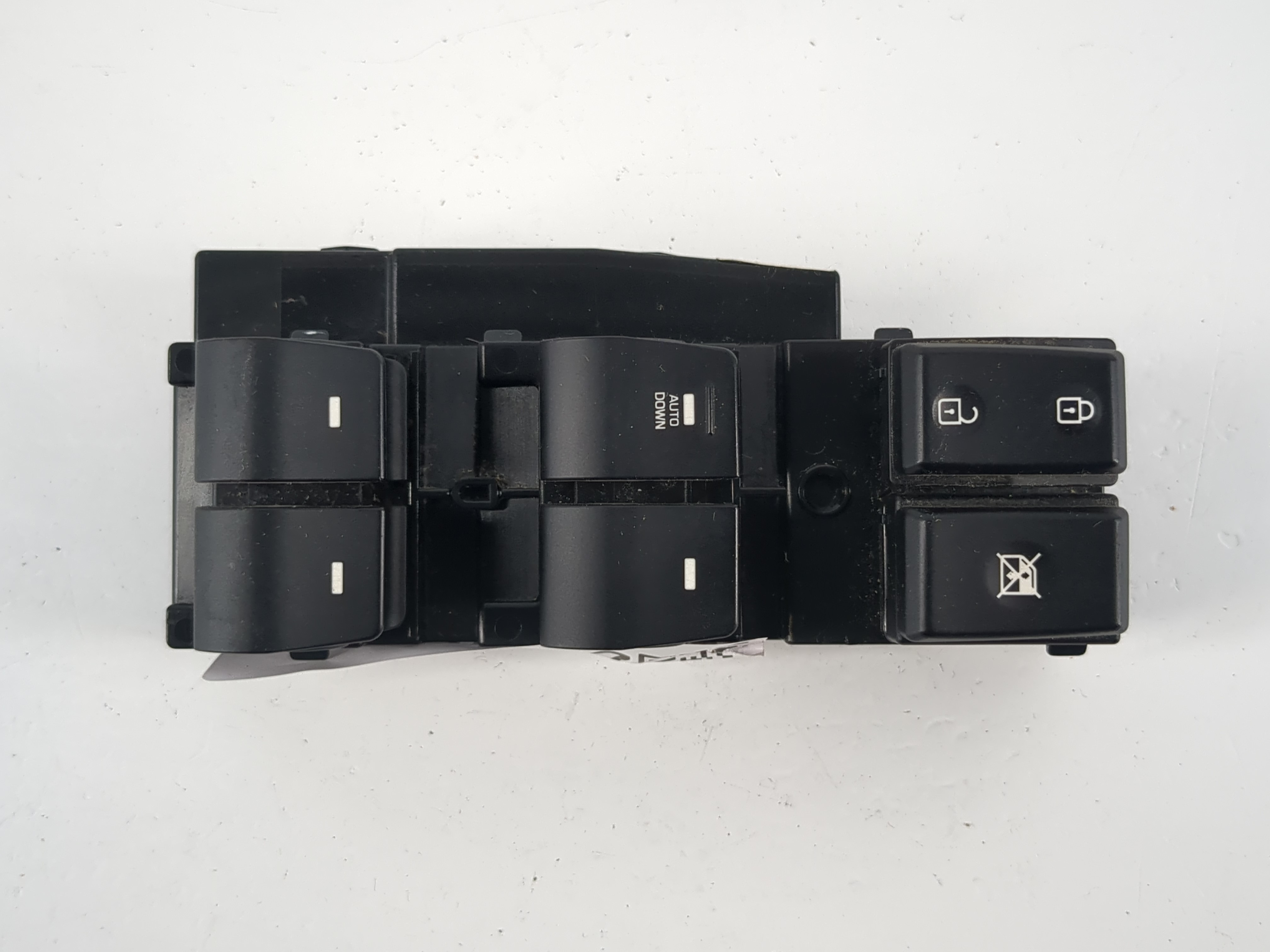 2017-2020 Hyundai Elantra Driver Left Door Master Power Window Switch 1147527 - Oemusedautoparts1.com