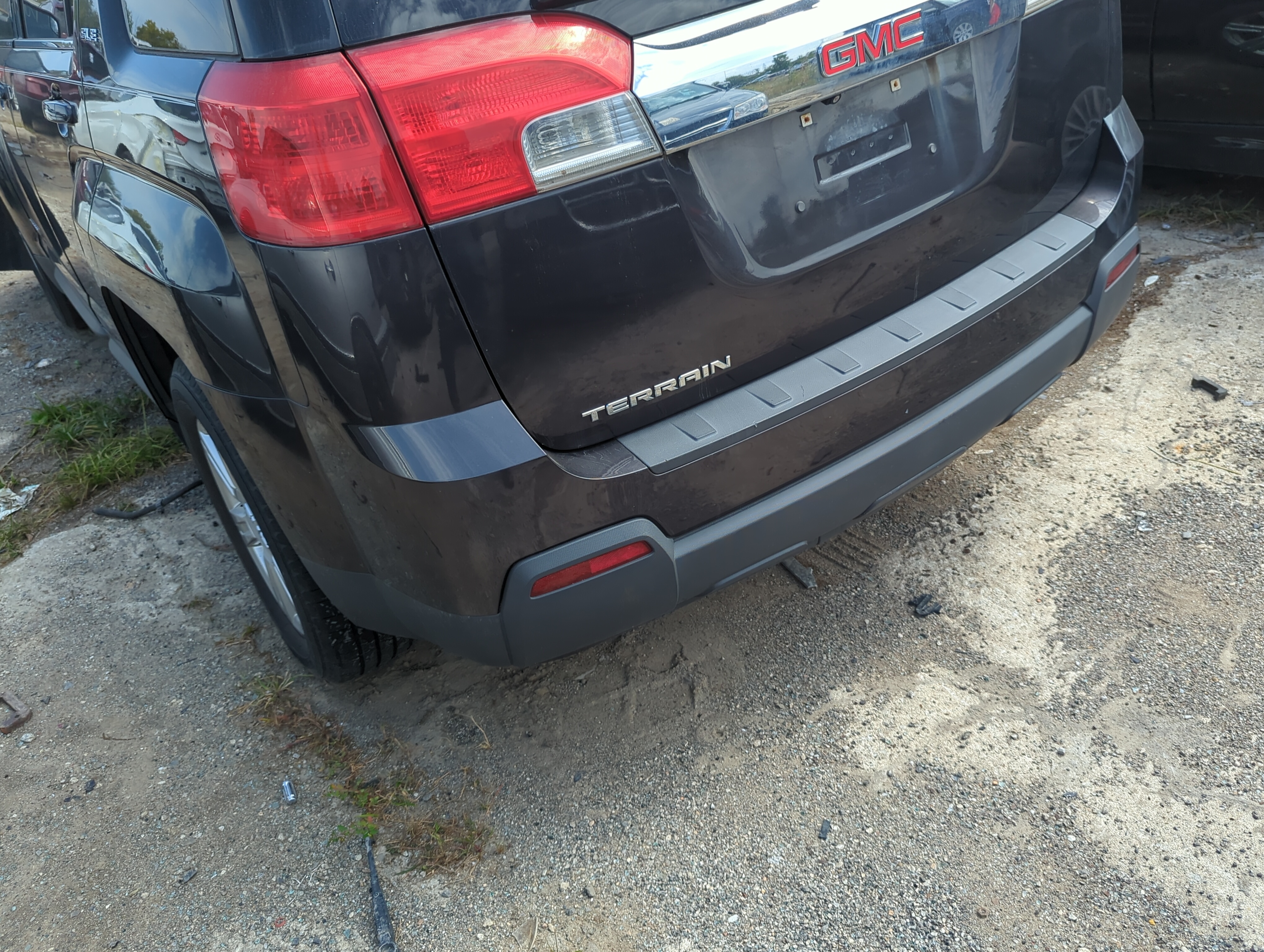2010-2015 Gmc Terrain Rear Bumper Assembly Oem 1147775 - Oemusedautoparts1.com
