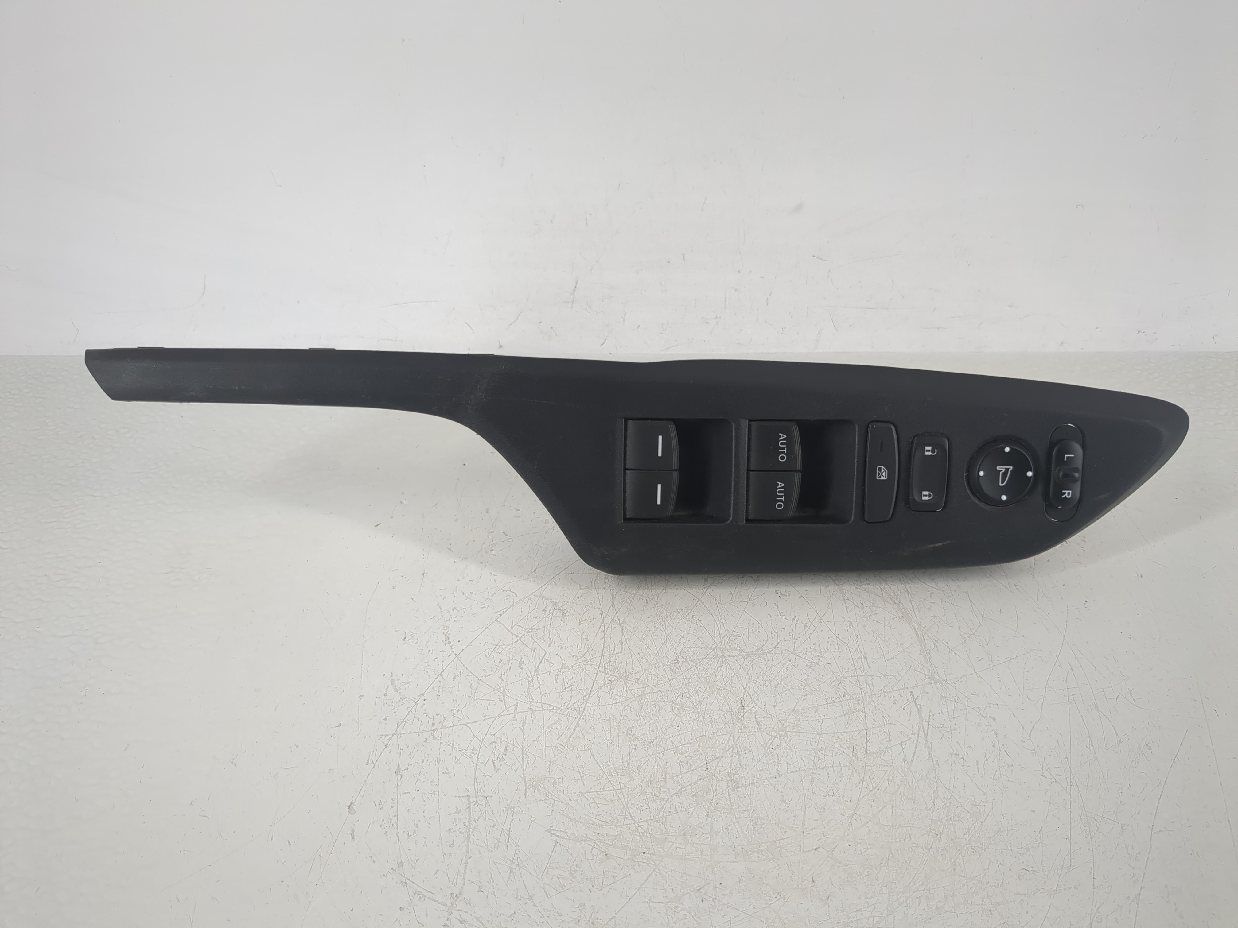 Picture of 2016-2021 Honda Civic Driver Left Door Master Power Window Switch 1147923