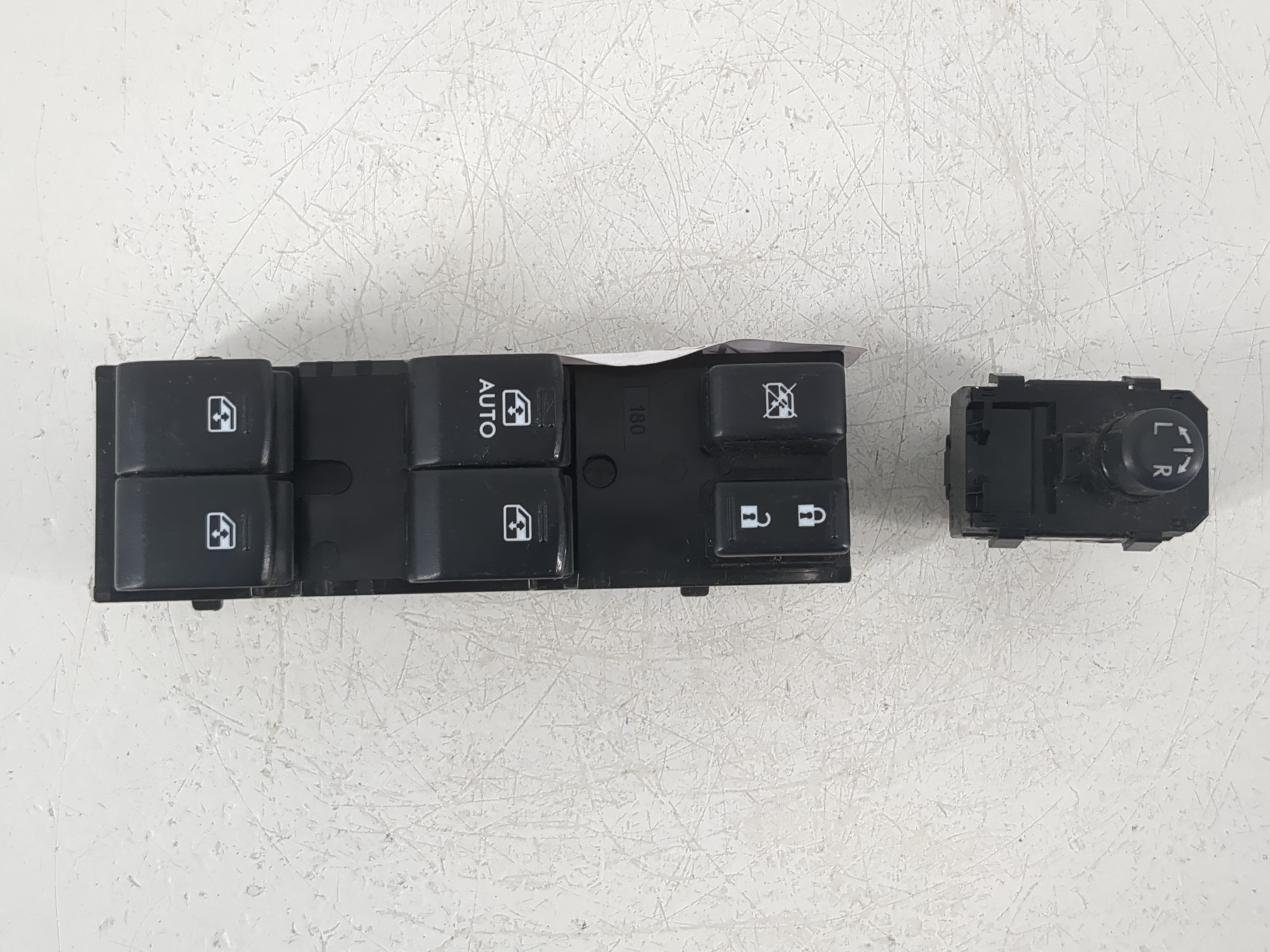 Picture of 2015 Subaru Forester Driver Left Door Master Power Window Switch 1147929