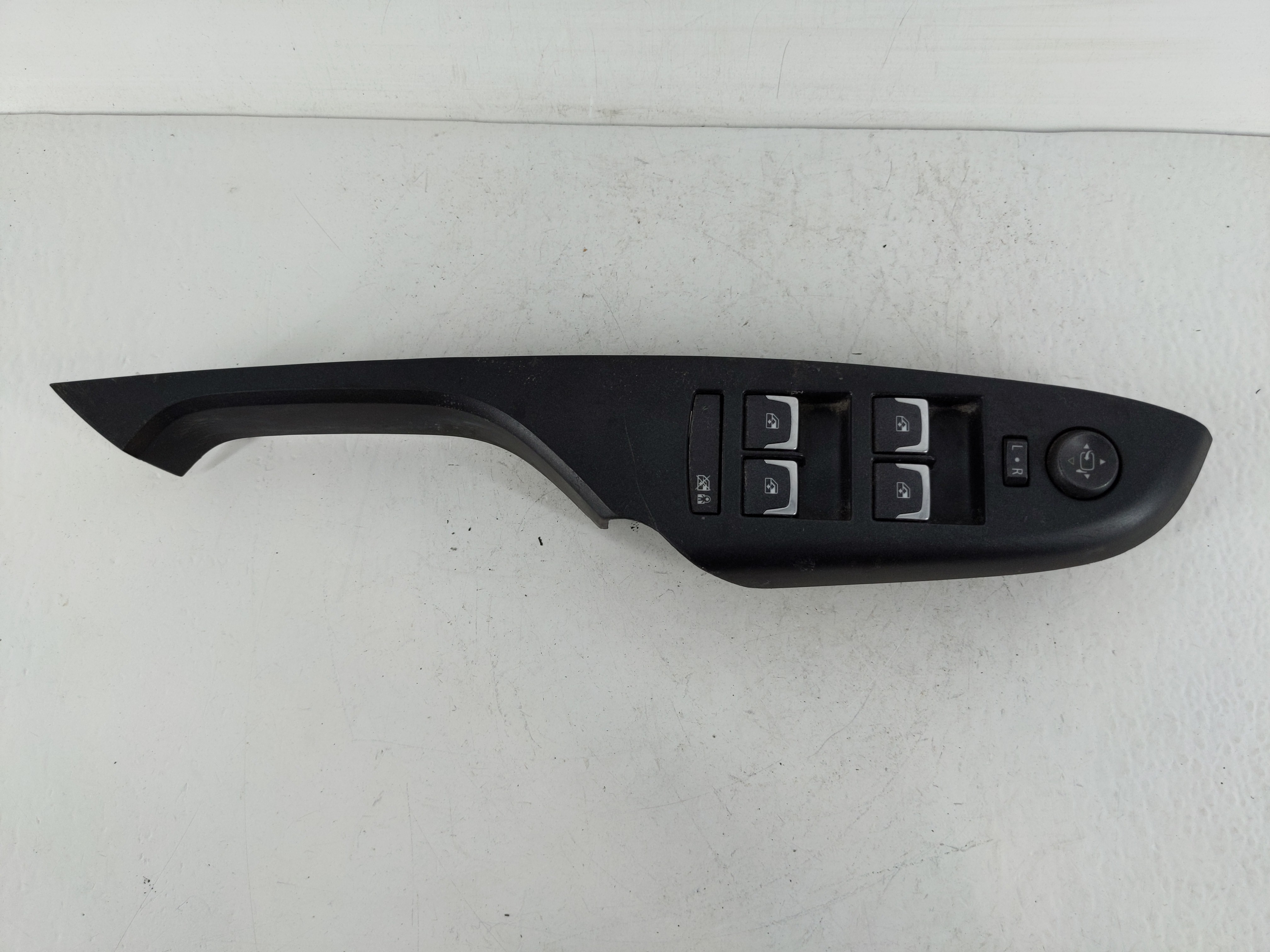 2015-2016 Cadillac Srx Driver Left Door Master Power Window Switch 1148010 - Oemusedautoparts1.com