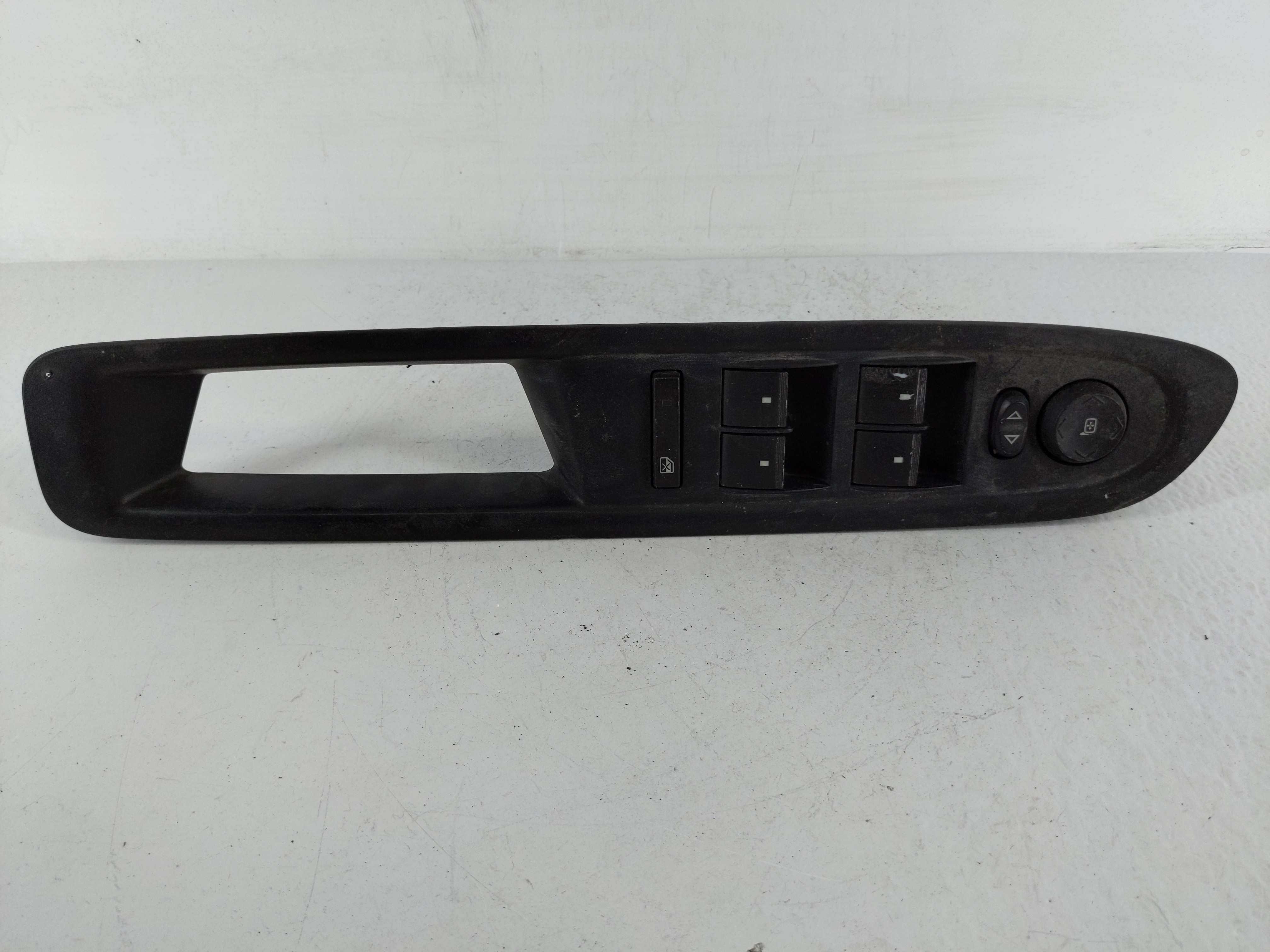 2010-2017 Gmc Acadia Driver Left Door Master Power Window Switch 1148052 - Oemusedautoparts1.com