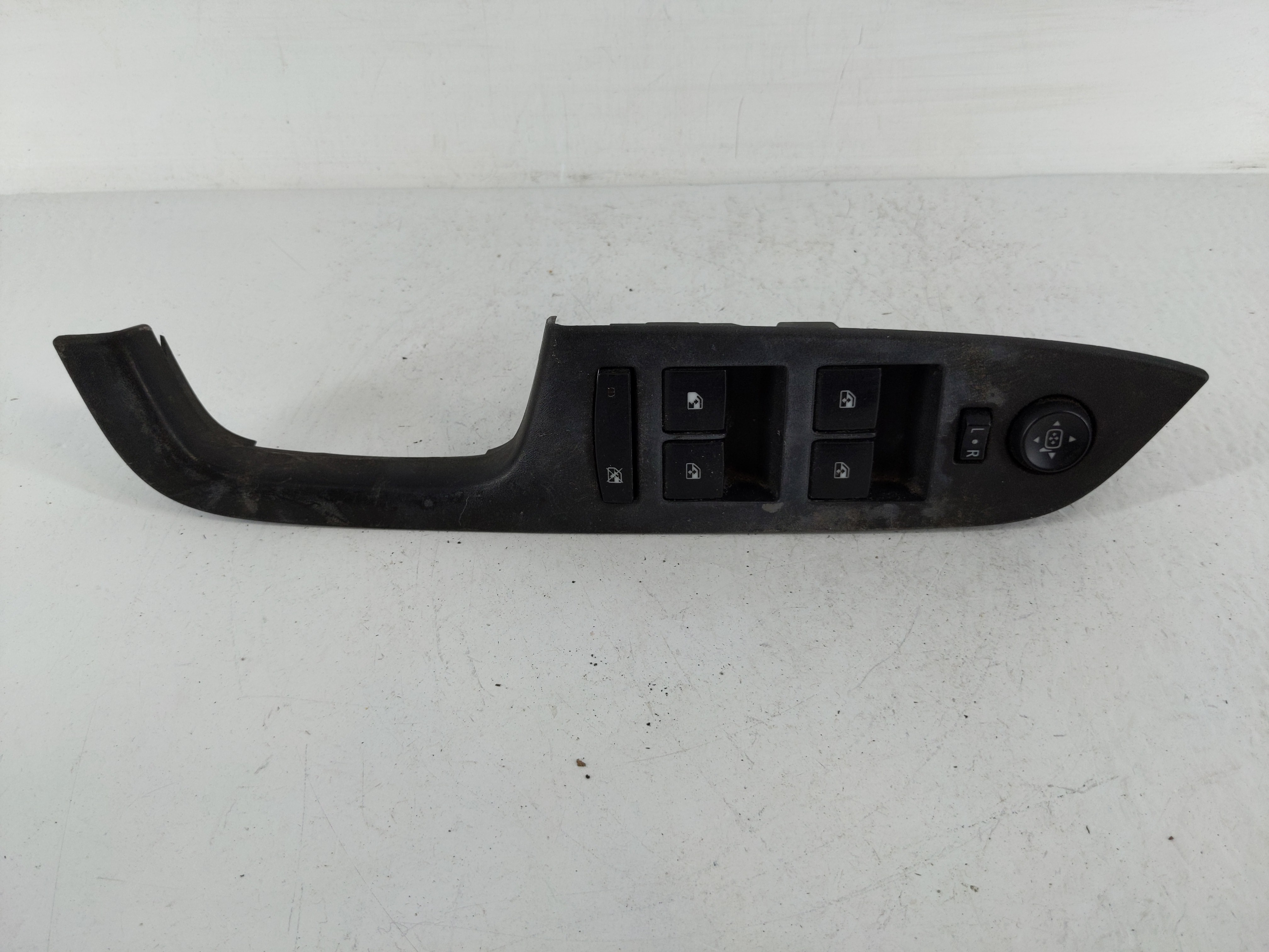 2010-2017 Chevrolet Equinox Driver Left Door Master Power Window Switch 1148057 - Oemusedautoparts1.com