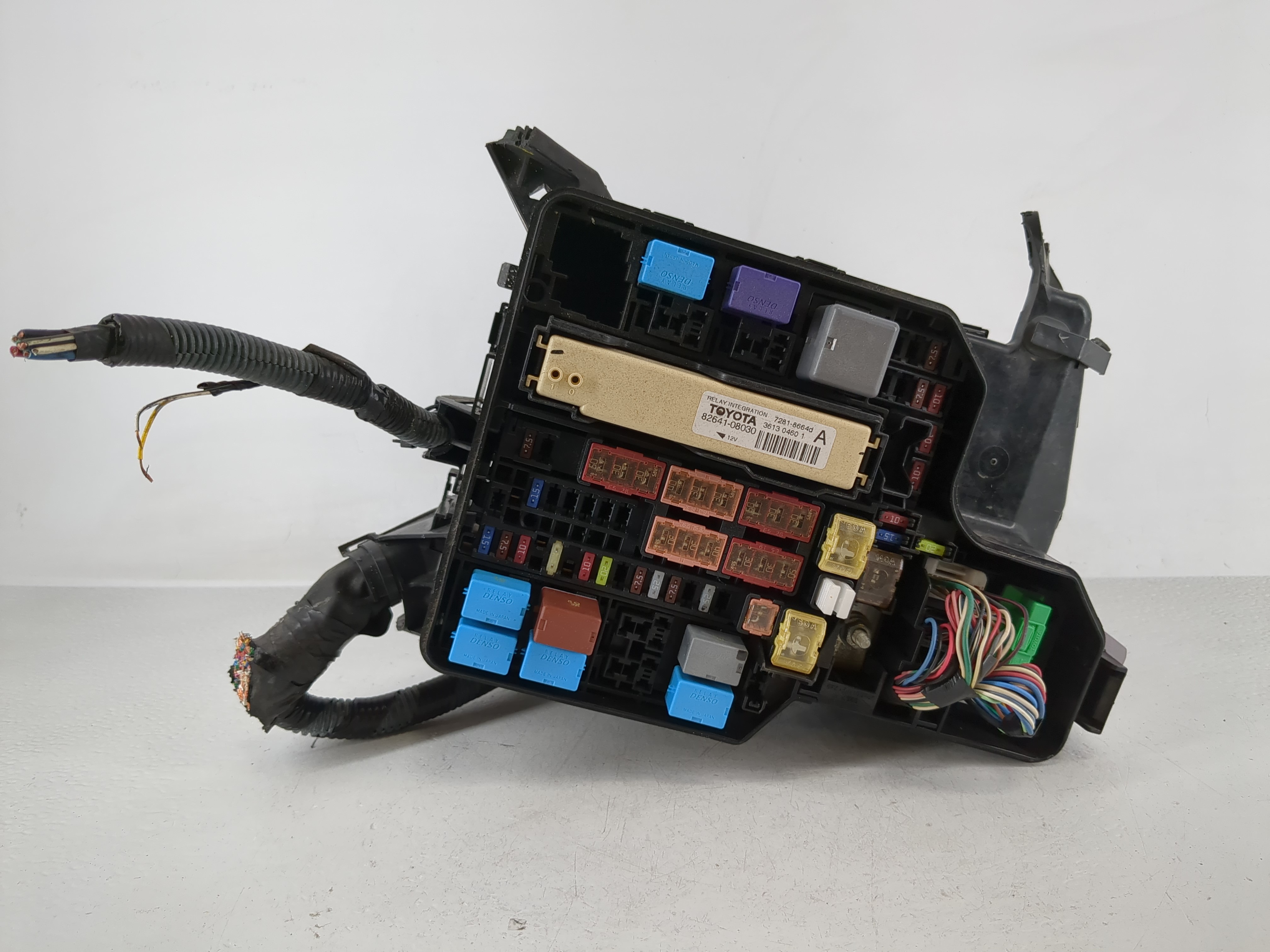 2011-2016 Toyota Sienna Fusebox Fuse Box Relay Module 82641-08030 1148231 - Oemusedautoparts1.com