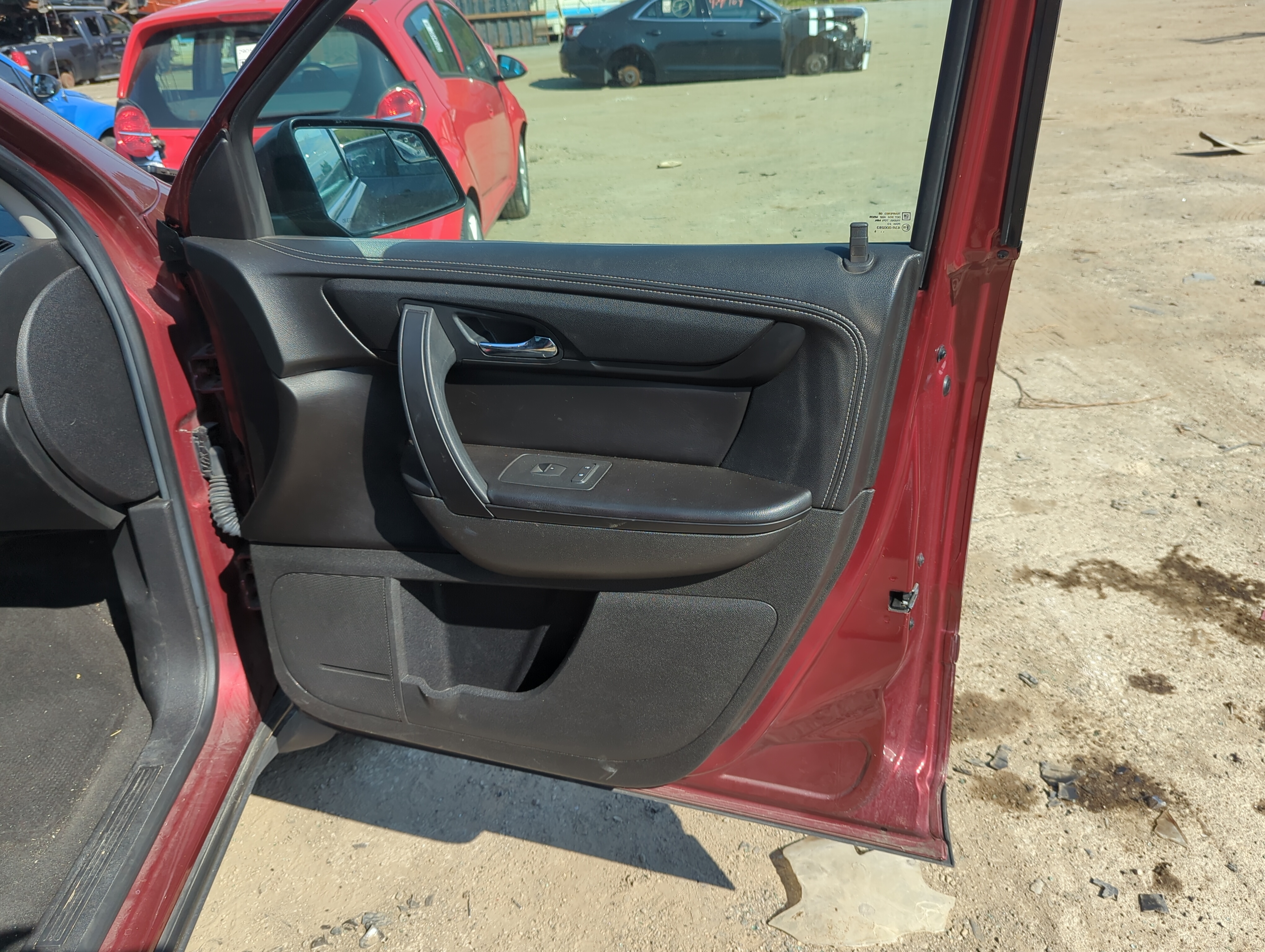 2015 Chevrolet Traverse Front Right Passenger Interior Door Panel Trim 1148410 - Oemusedautoparts1.com