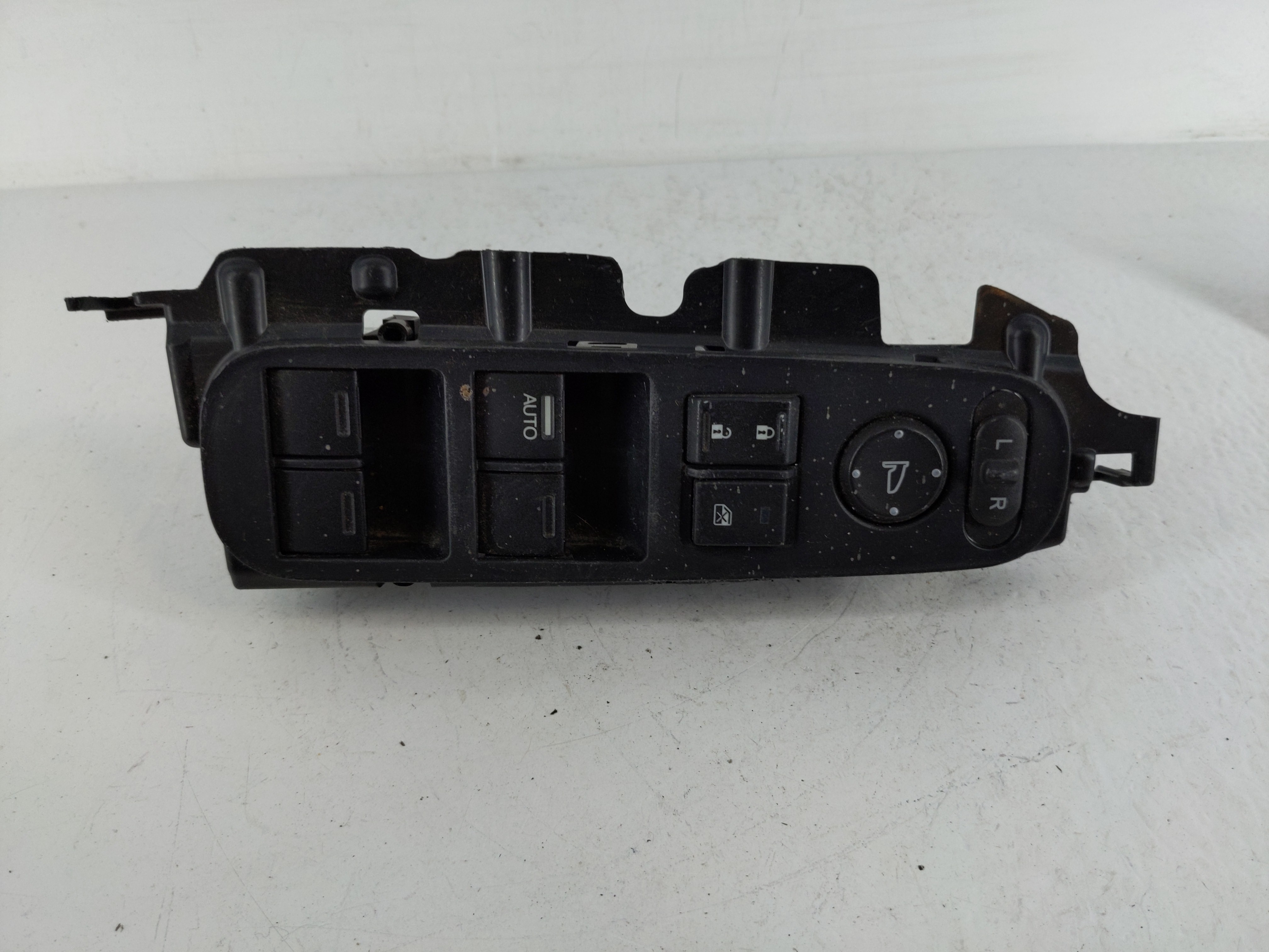 2016-2022 Honda Hr-v Driver Left Door Master Power Window Switch 1148458 - Oemusedautoparts1.com