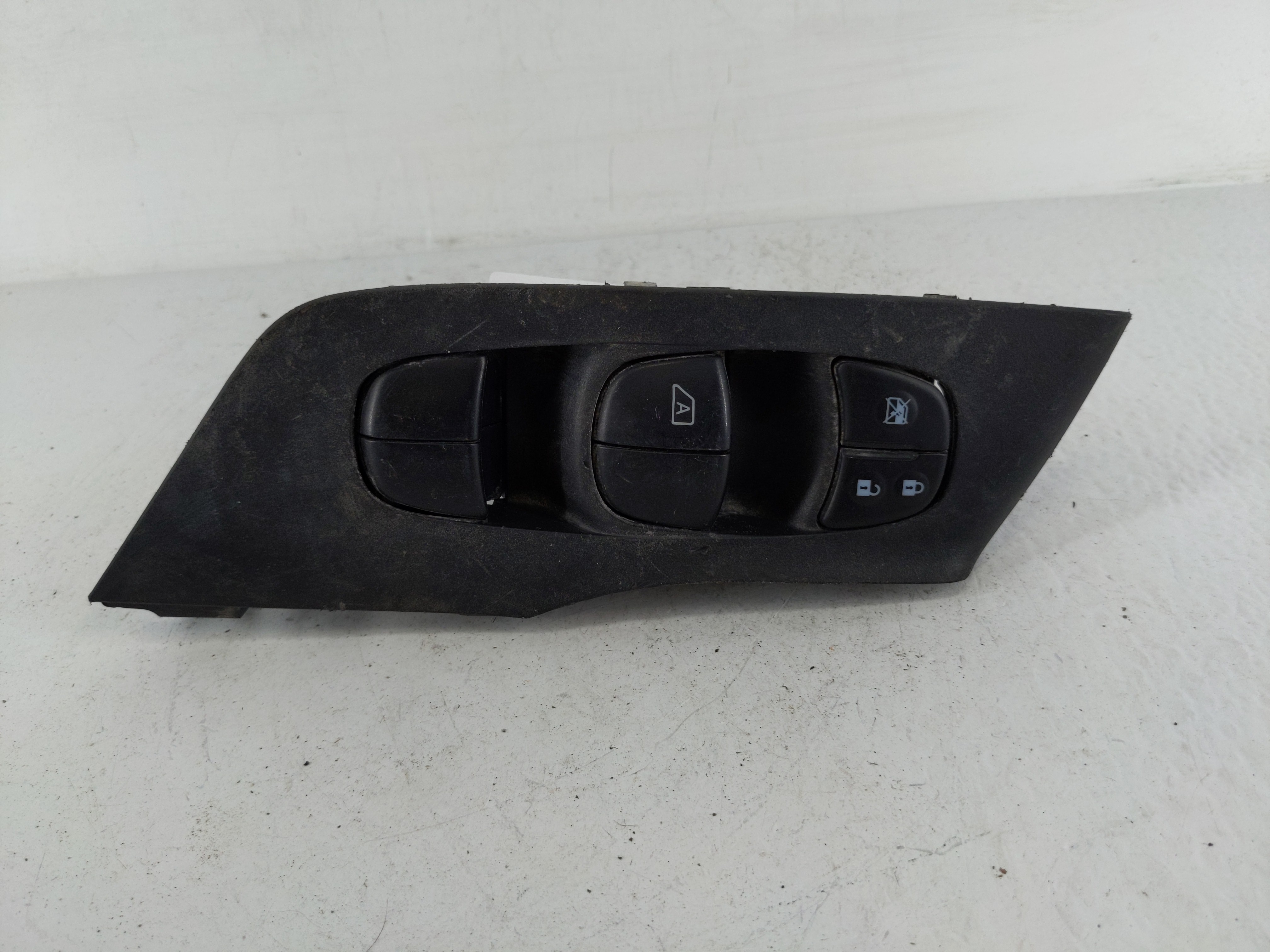 2013-2018 Nissan Altima Driver Left Door Master Power Window Switch 1148463 - Oemusedautoparts1.com