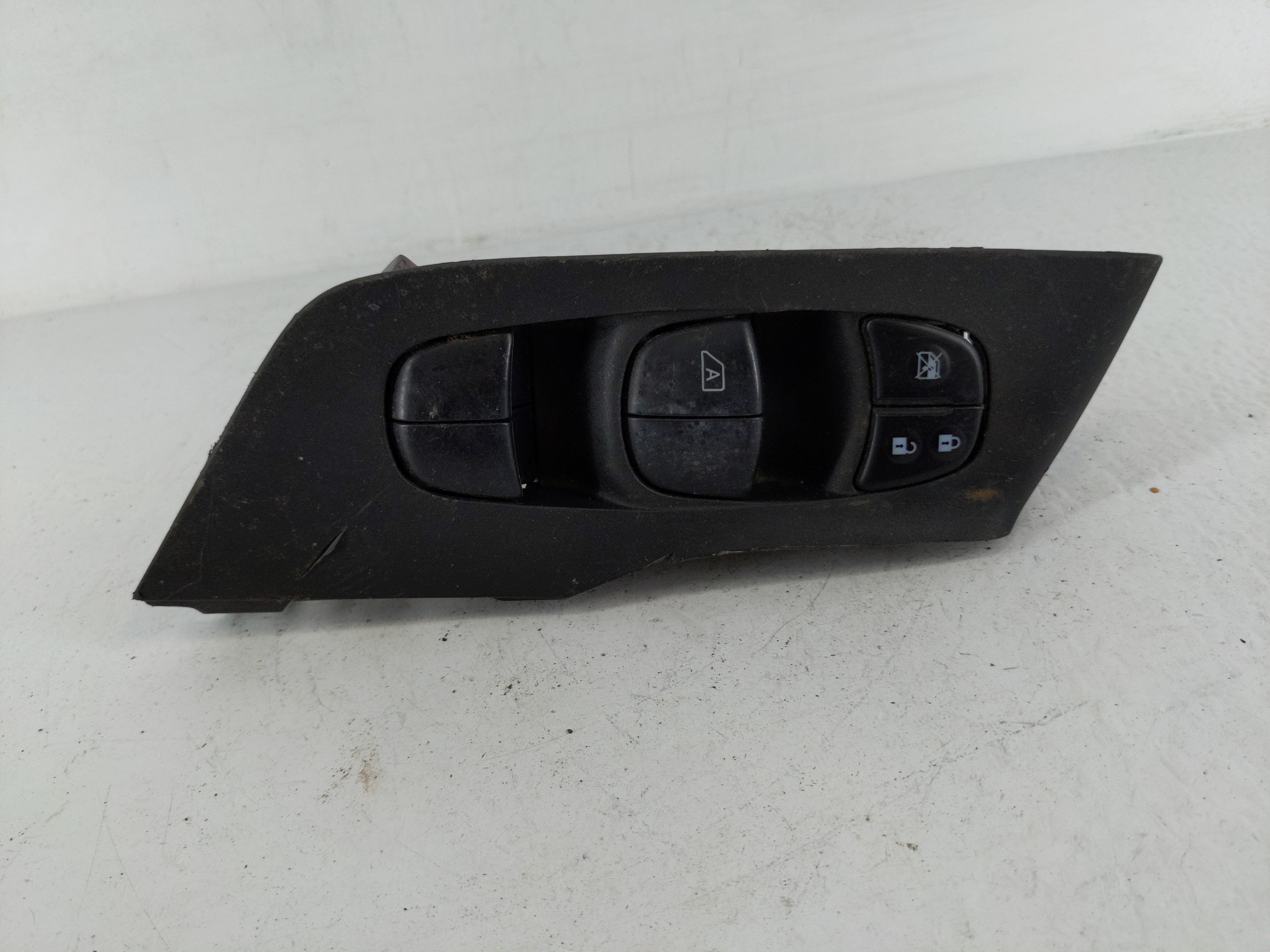 2013-2018 Nissan Altima Driver Left Door Master Power Window Switch 1148472 - Oemusedautoparts1.com