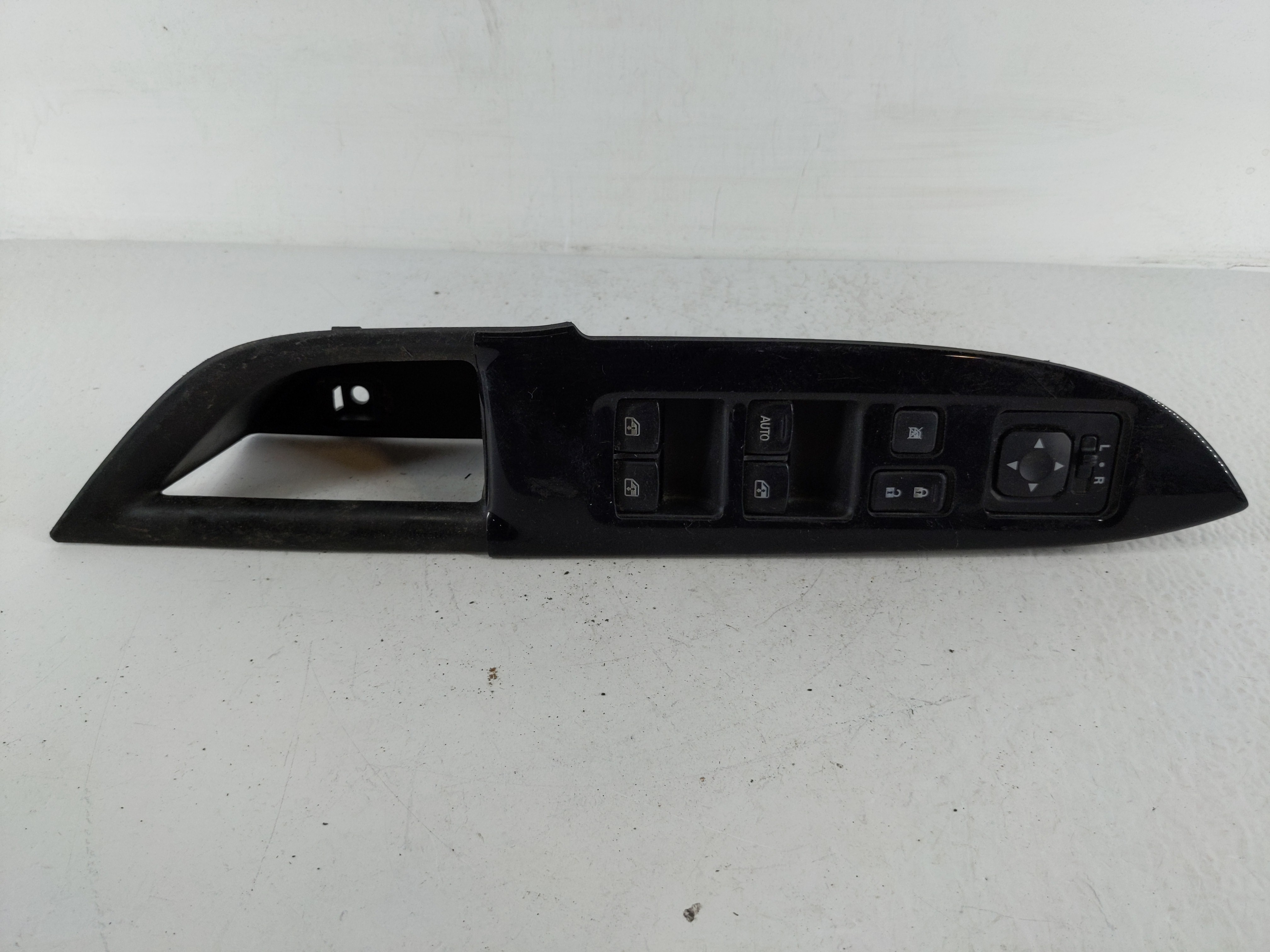 2016 Mitsubishi Outlander Driver Left Door Master Power Window Switch 1148474 - Oemusedautoparts1.com