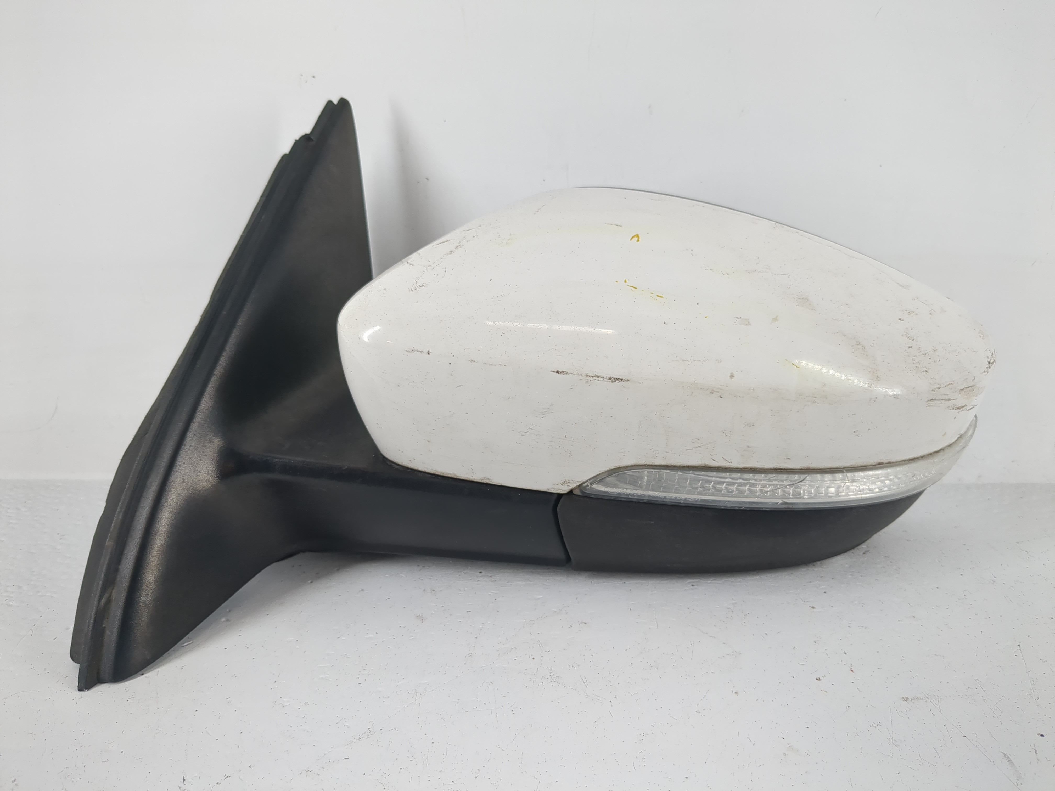 2011-2016 Volkswagen Jetta Driver Left Side View Manual Door Mirror 1148485 - Oemusedautoparts1.com