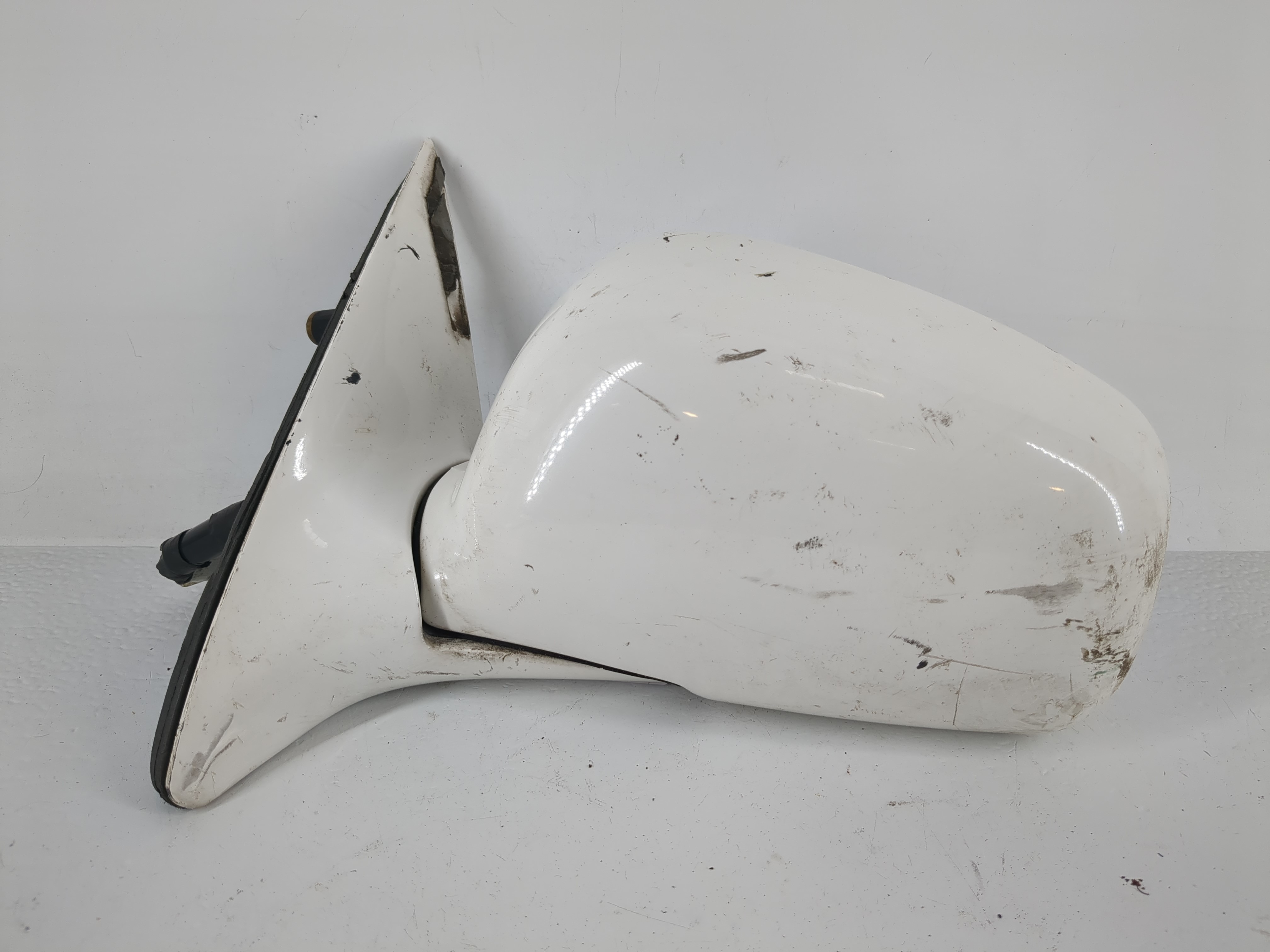 2009-2011 Lincoln Town Car Driver Left Side View Power Door Mirror White 1148535 - Oemusedautoparts1.com