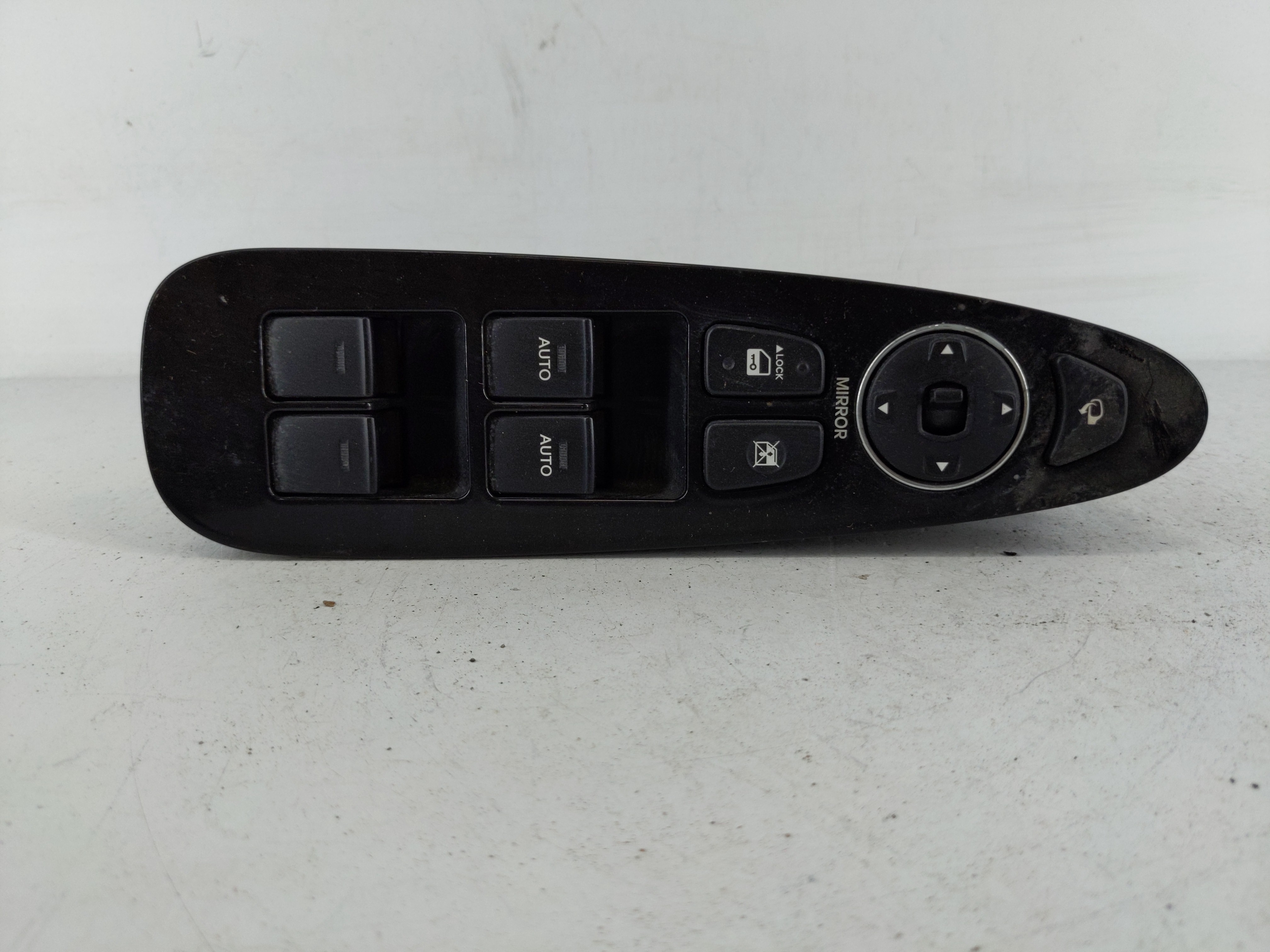 2011-2014 Hyundai Genesis Driver Left Door Master Power Window Switch 1148572 - Oemusedautoparts1.com