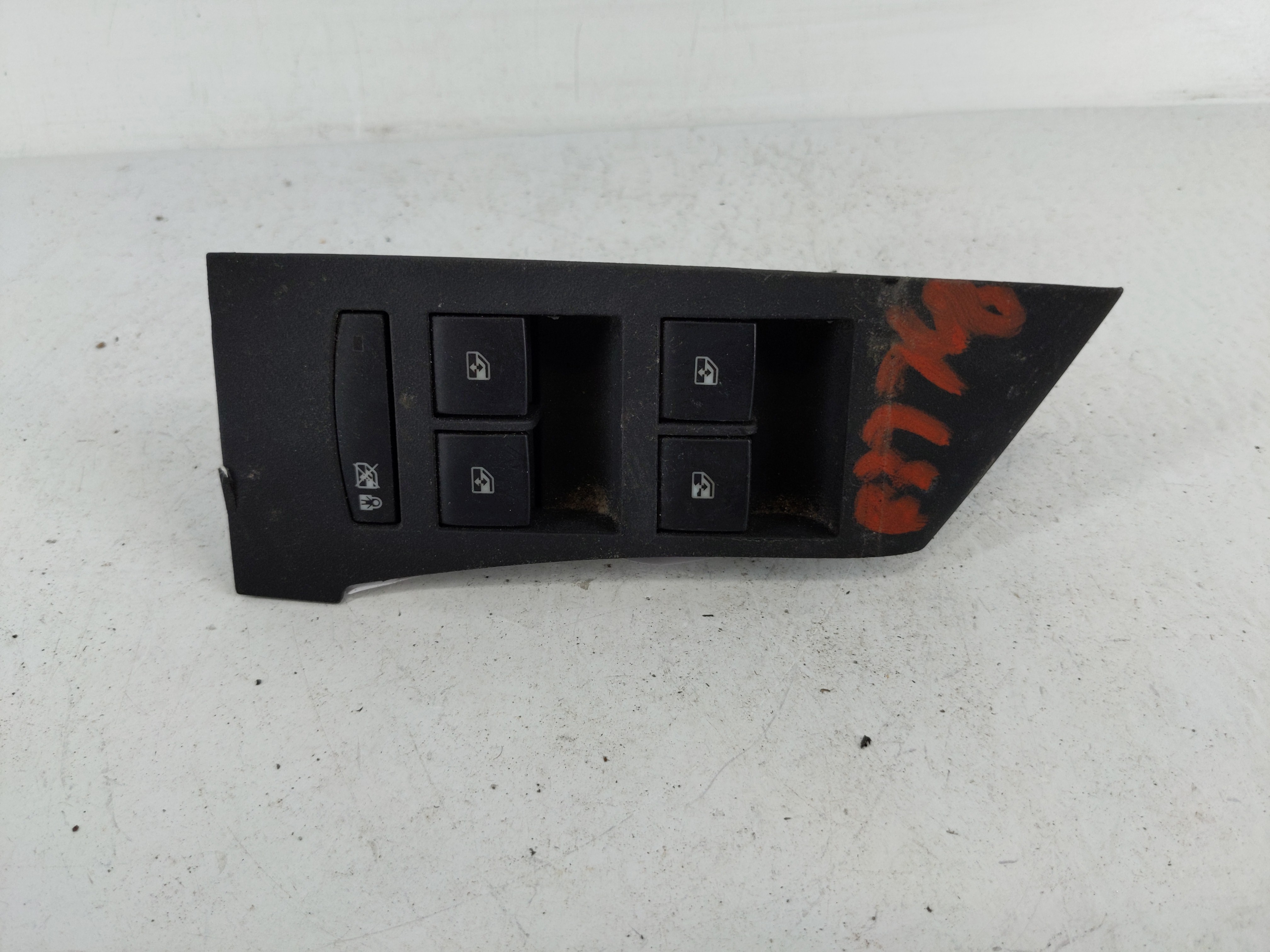 2012-2014 Buick Verano Driver Left Door Master Power Window Switch 1148588 - Oemusedautoparts1.com